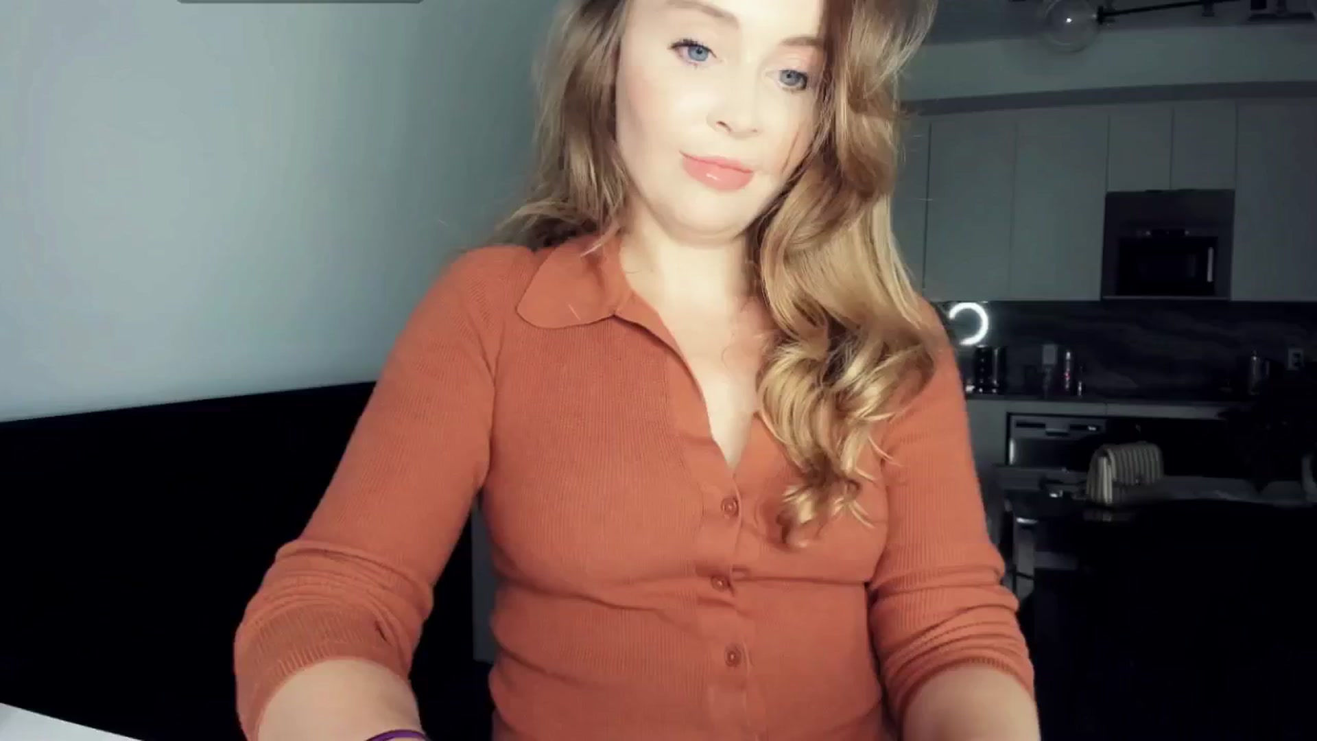 Gallery image thumbnail from NessaMoore's myfreecams stream on, 05/15/2024, 24:44 image 17 of 20