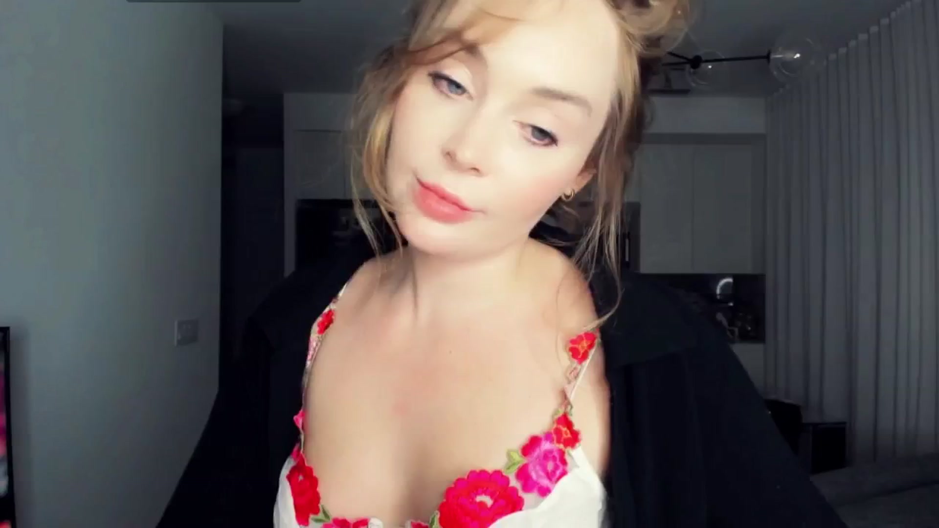 Gallery image thumbnail from NessaMoore's myfreecams stream on, 05/17/2024, 03:18 image 8 of 20