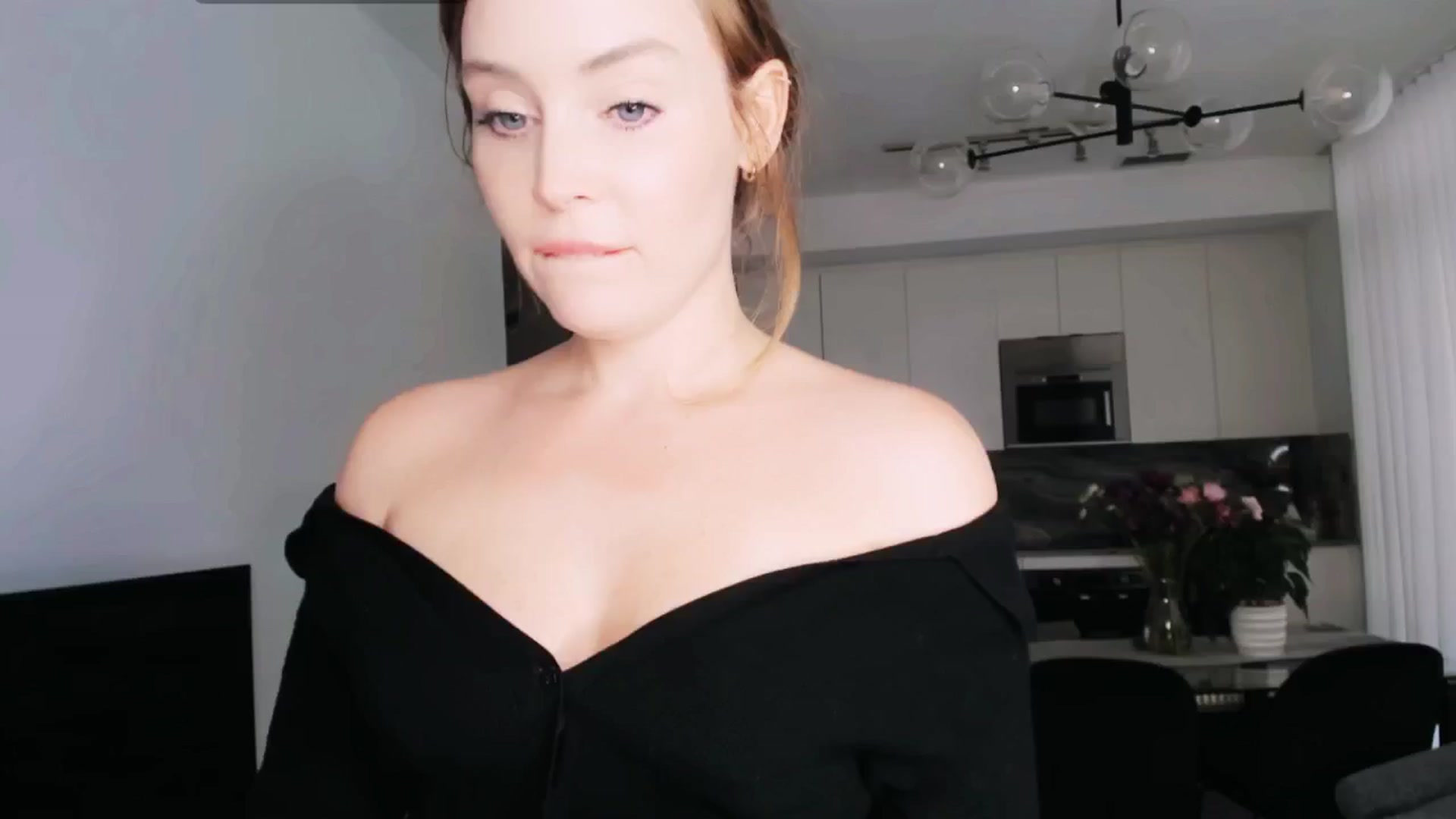 Gallery image thumbnail from NessaMoore's myfreecams stream on, 06/02/2024, 23:04 image 6 of 20