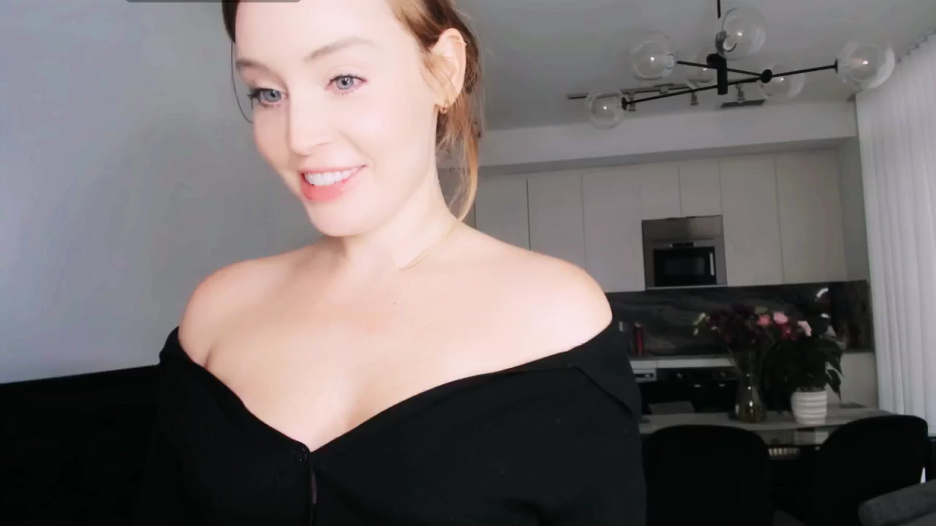 Gallery image thumbnail from NessaMoore's myfreecams stream on, 06/02/2024, 23:04 image 7 of 20