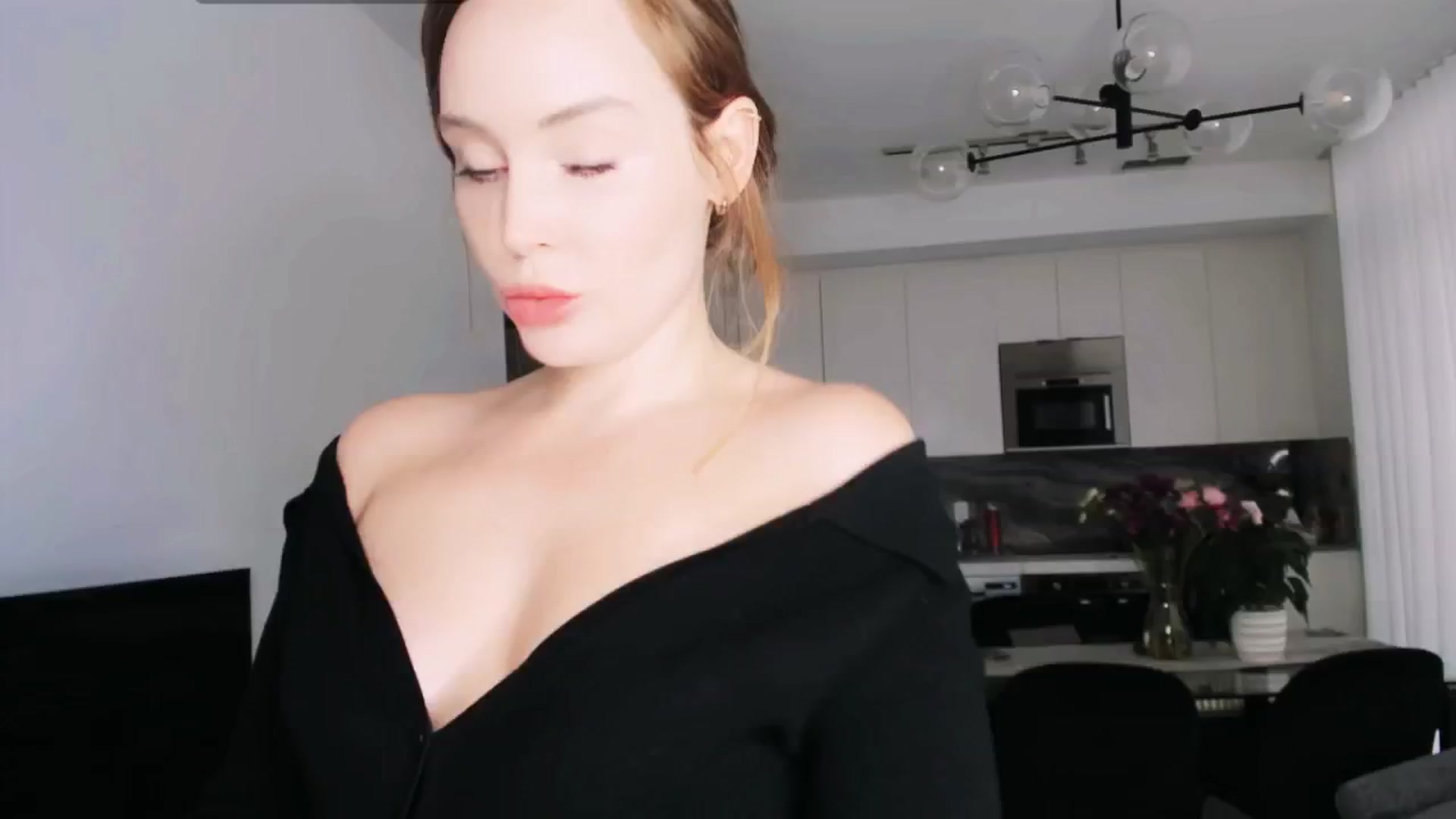 Gallery image thumbnail from NessaMoore's myfreecams stream on, 06/02/2024, 23:04 image 10 of 20