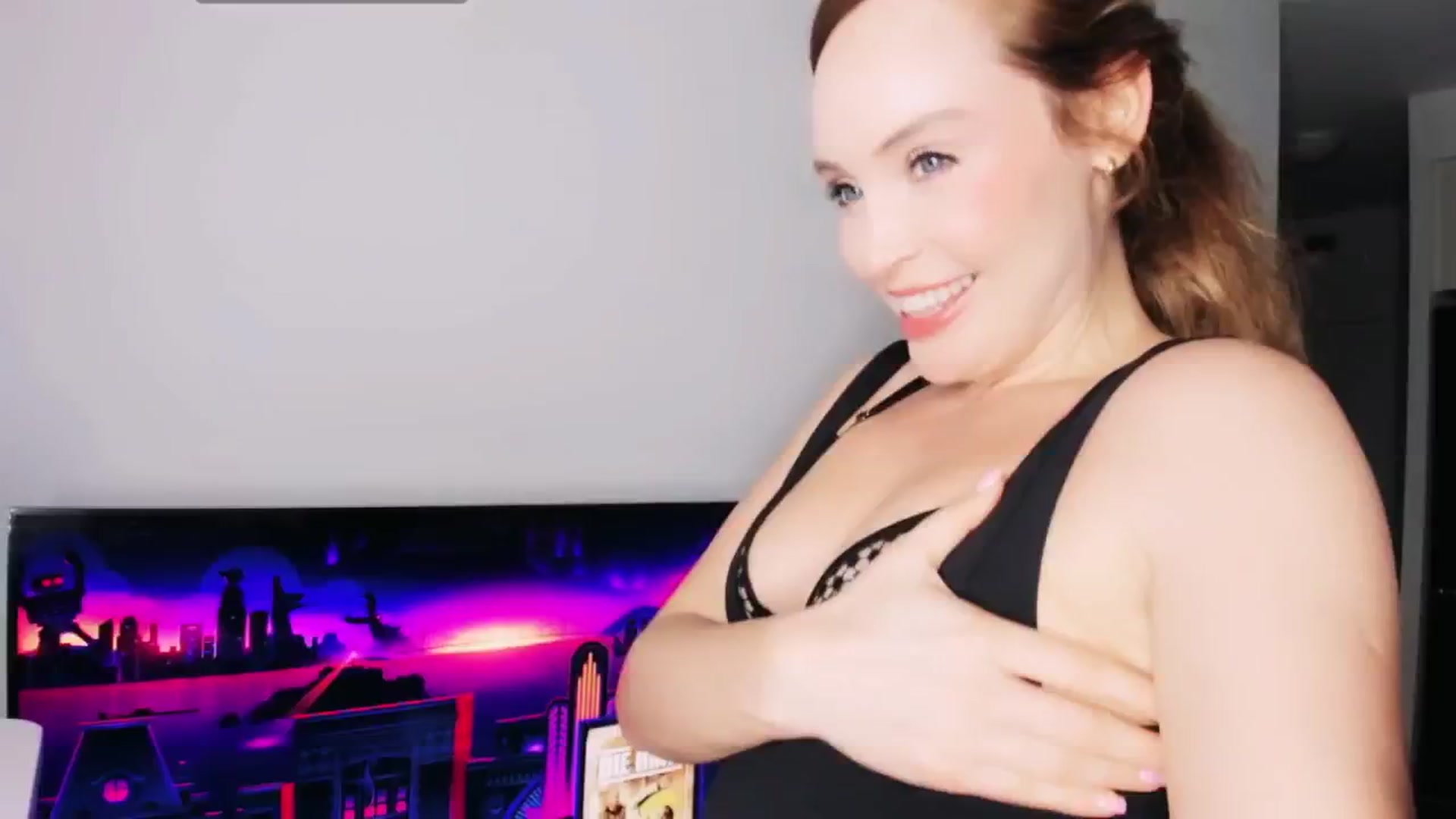 Gallery image thumbnail from NessaMoore's myfreecams stream on, 06/06/2024, 24:53 image 13 of 20