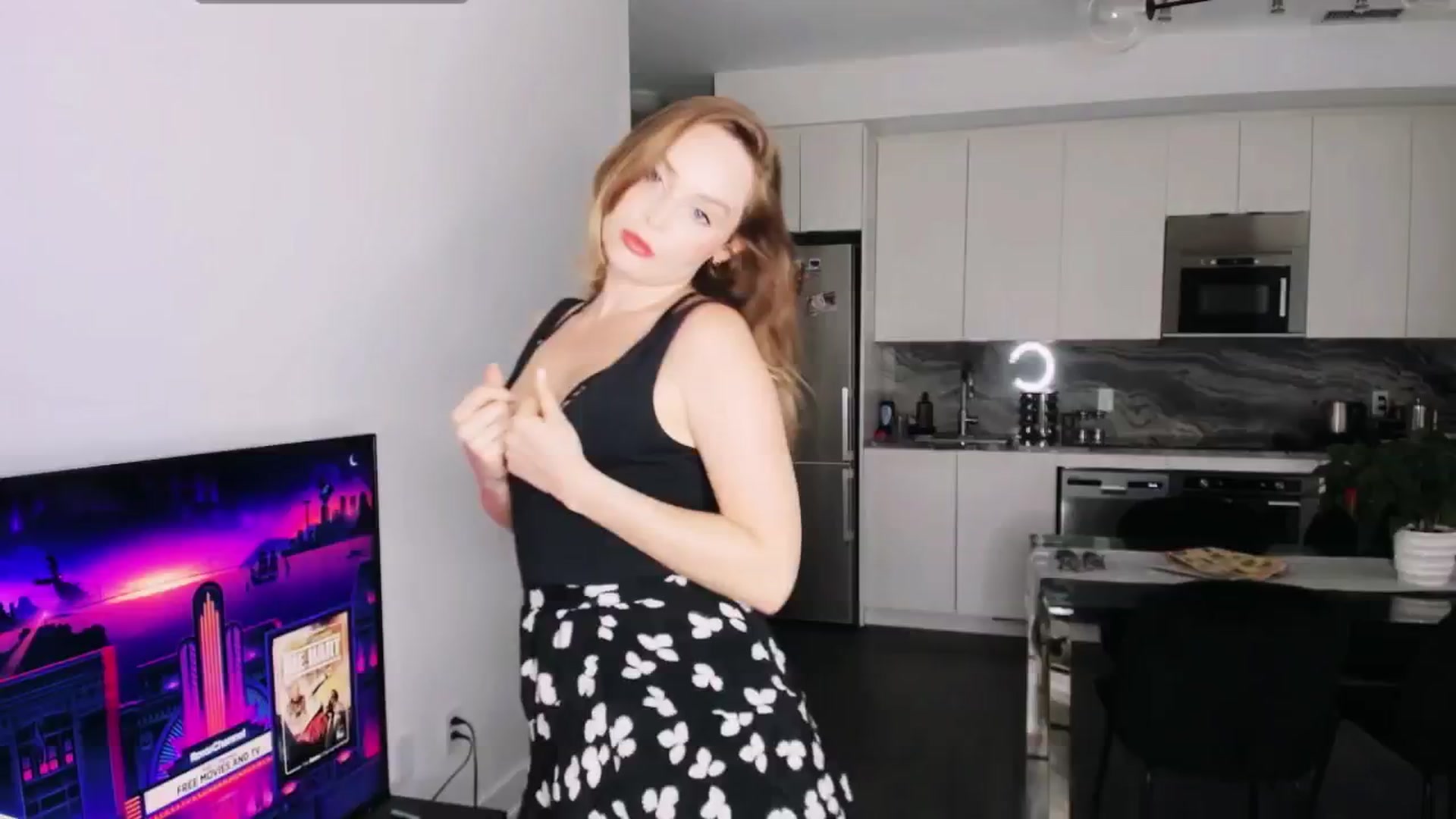Gallery image thumbnail from NessaMoore's myfreecams stream on, 06/06/2024, 24:53 image 3 of 20