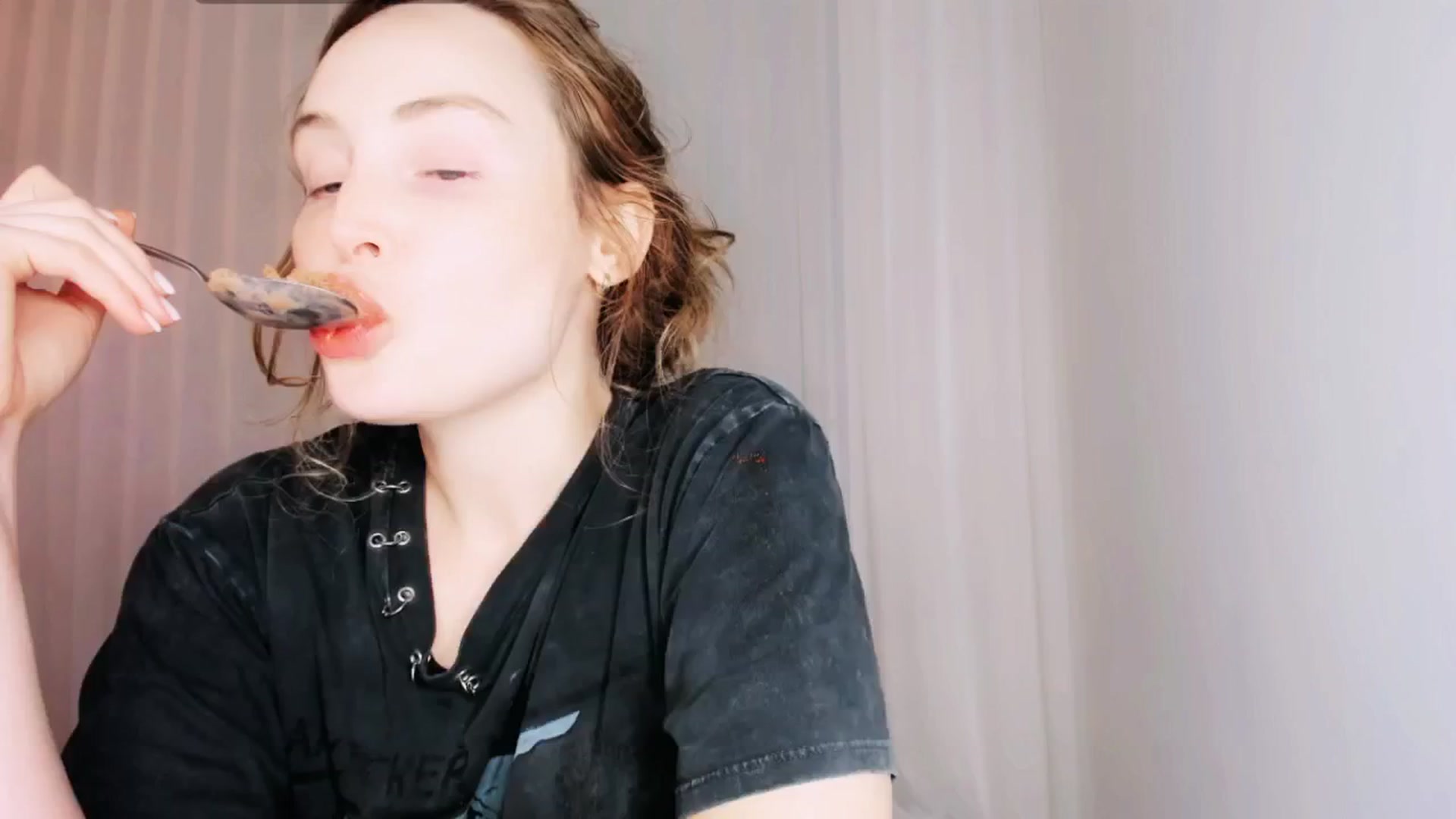 Gallery image thumbnail from NessaMoore's myfreecams stream on, 06/18/2024, 03:43 image 12 of 20