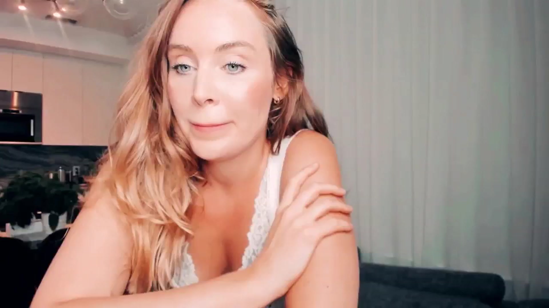 Gallery image thumbnail from NessaMoore's myfreecams stream on, 08/23/2024, 02:55 image 10 of 20