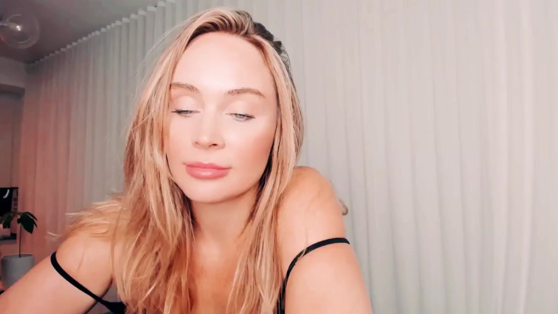 Gallery image thumbnail from NessaMoore's myfreecams stream on, 09/17/2024, 05:51 image 18 of 20