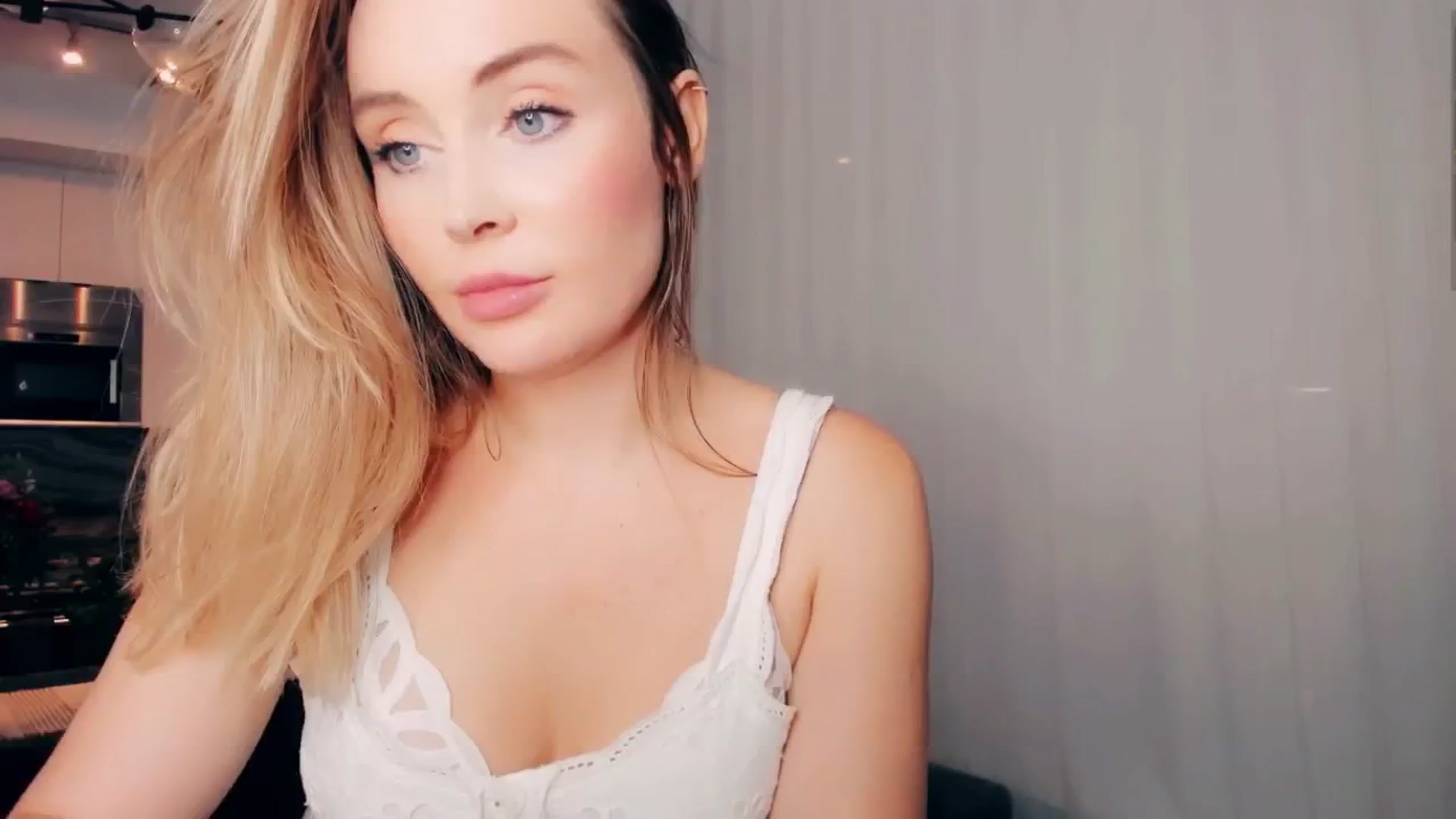 Gallery image thumbnail from NessaMoore's myfreecams stream on, 10/03/2024, 03:22 image 4 of 20
