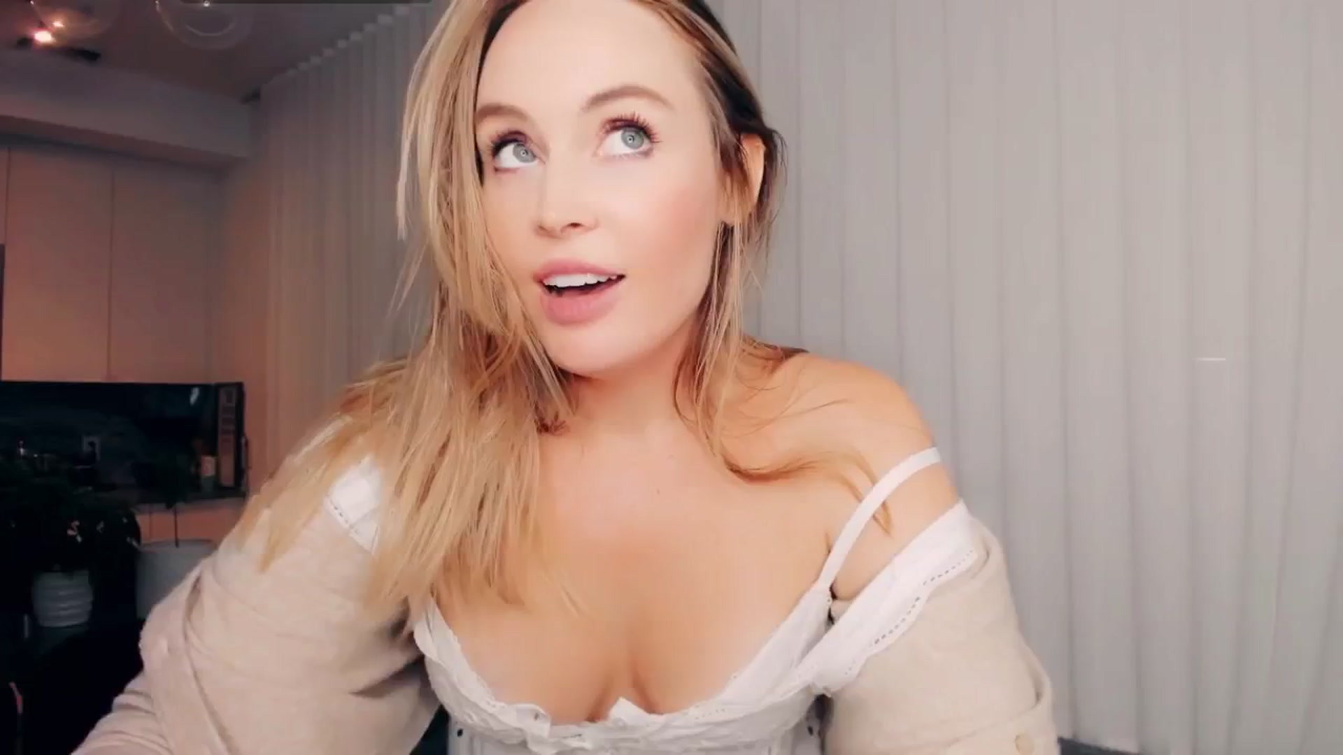 Gallery image thumbnail from NessaMoore's myfreecams stream on, 10/11/2024, 04:02 image 5 of 20