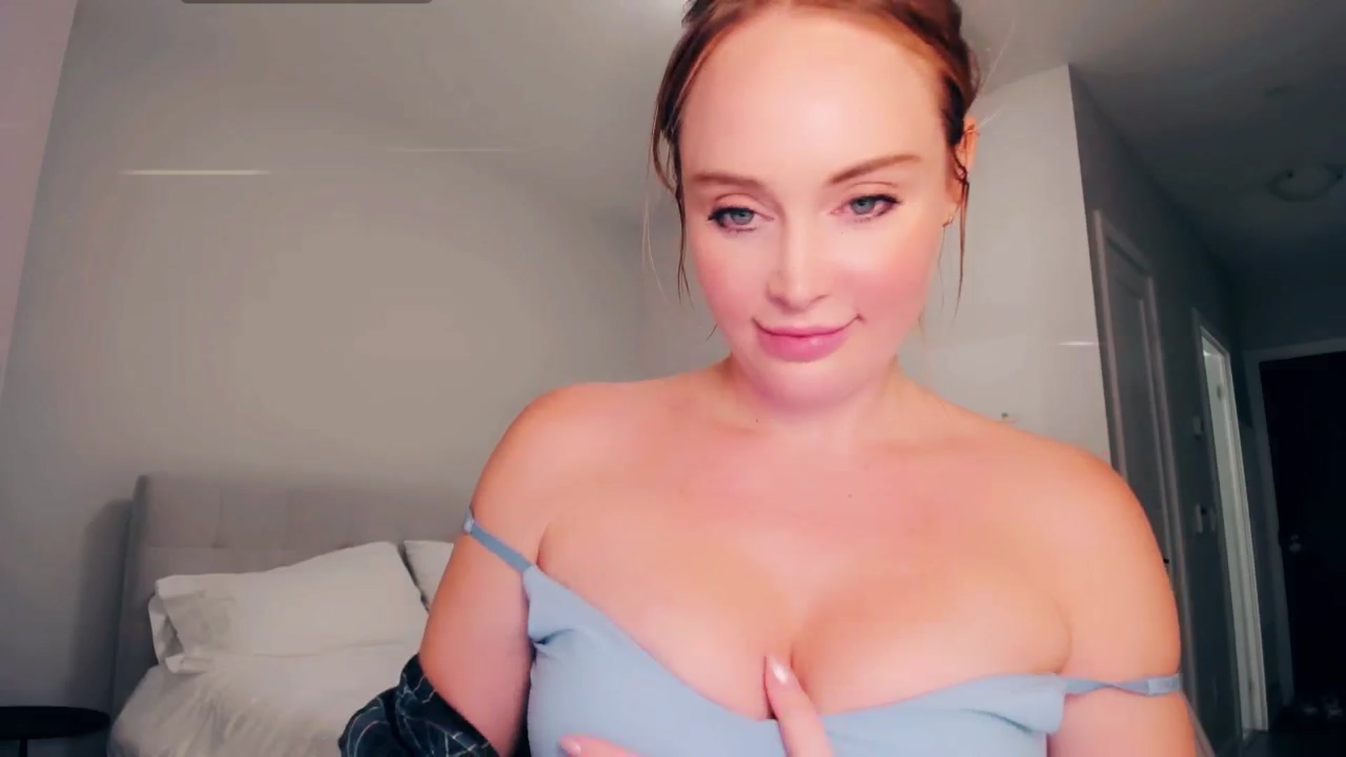 Gallery image thumbnail from NessaMoore's myfreecams stream on, 10/19/2024, 03:14 image 9 of 20