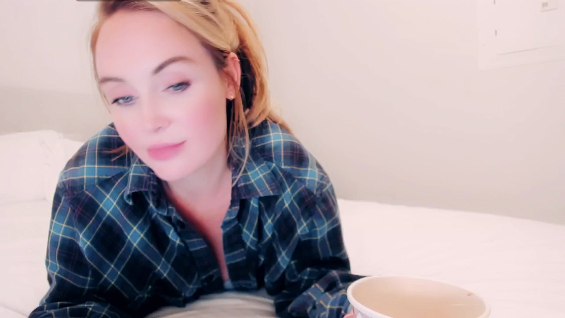 Gallery image thumbnail from NessaMoore's myfreecams stream on, 10/19/2024, 05:30 image 5 of 20