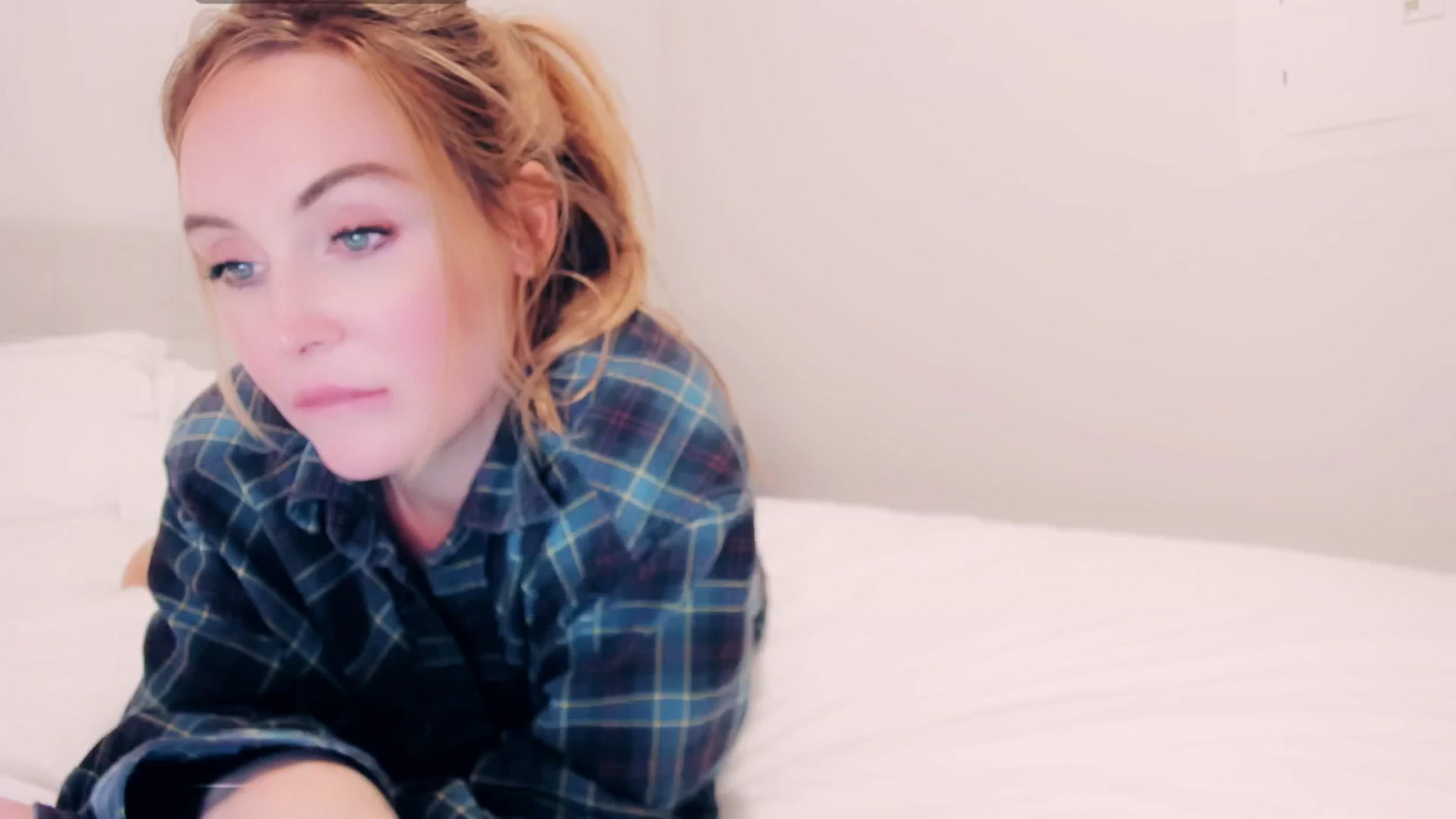 Gallery image thumbnail from NessaMoore's myfreecams stream on, 10/19/2024, 05:30 image 9 of 20