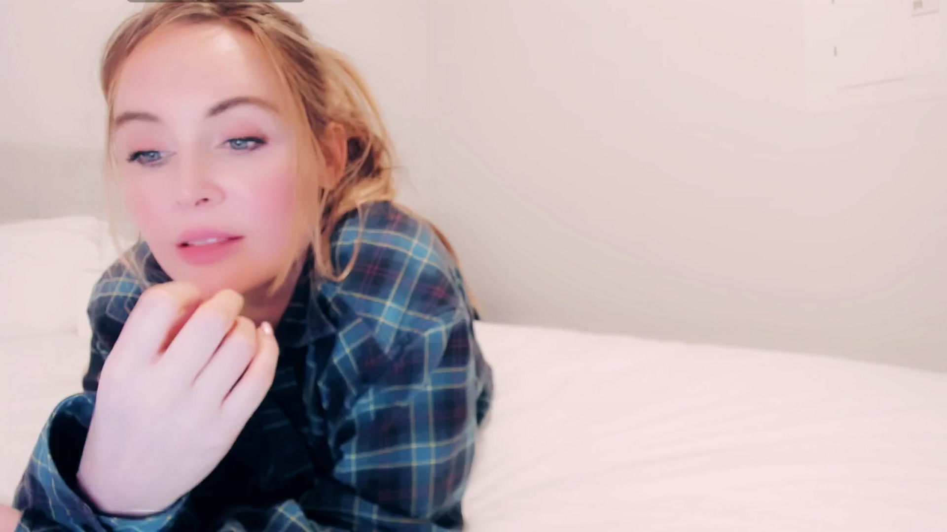 Gallery image thumbnail from NessaMoore's myfreecams stream on, 10/19/2024, 05:30 image 10 of 20