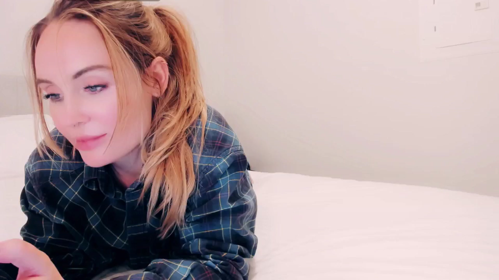 Gallery image thumbnail from NessaMoore's myfreecams stream on, 10/19/2024, 05:30 image 17 of 20