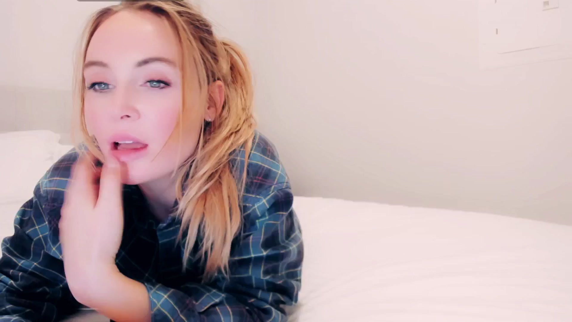 Gallery image thumbnail from NessaMoore's myfreecams stream on, 10/19/2024, 05:30 image 19 of 20