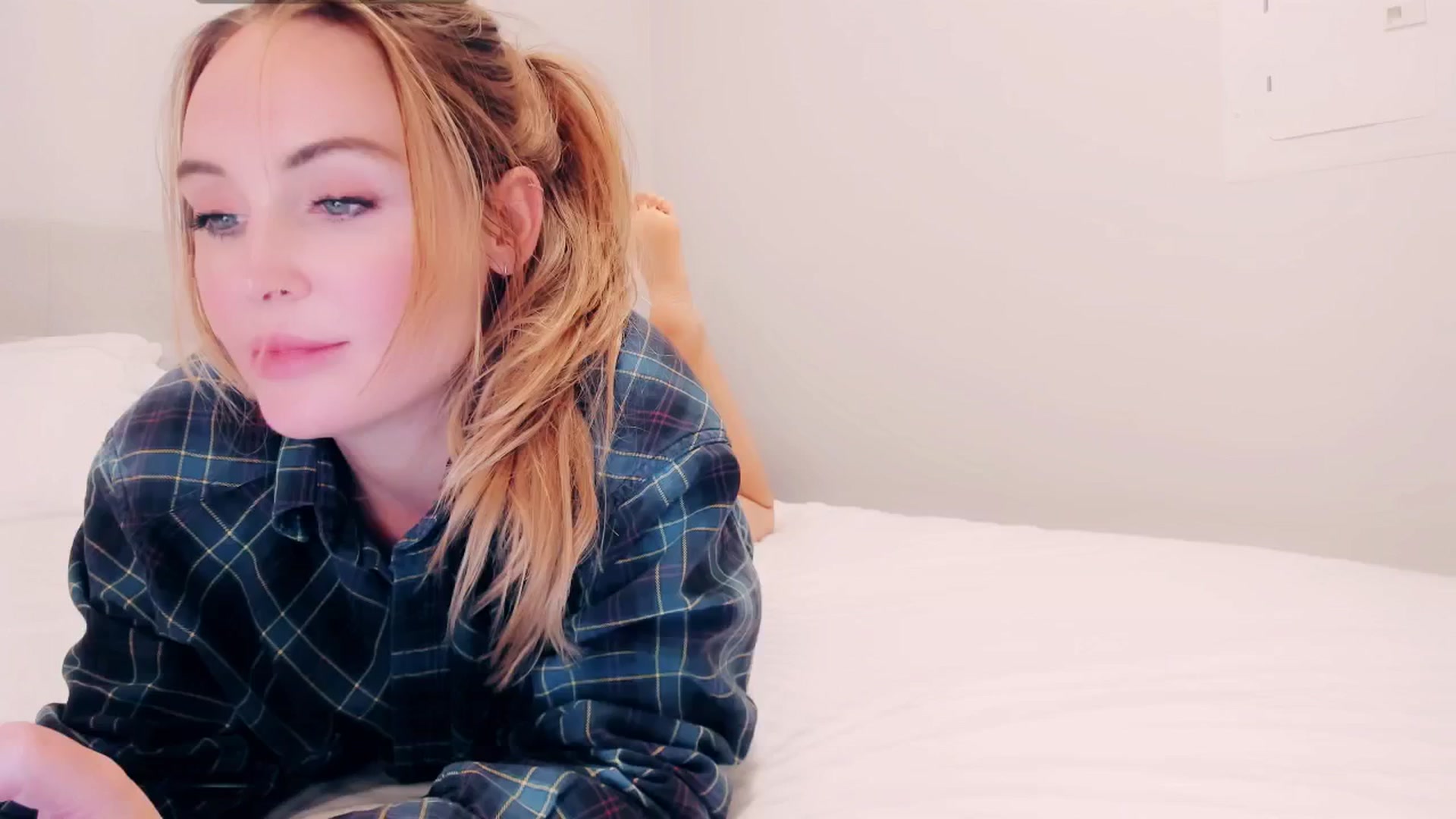 Gallery image thumbnail from NessaMoore's myfreecams stream on, 10/19/2024, 05:30 image 16 of 20