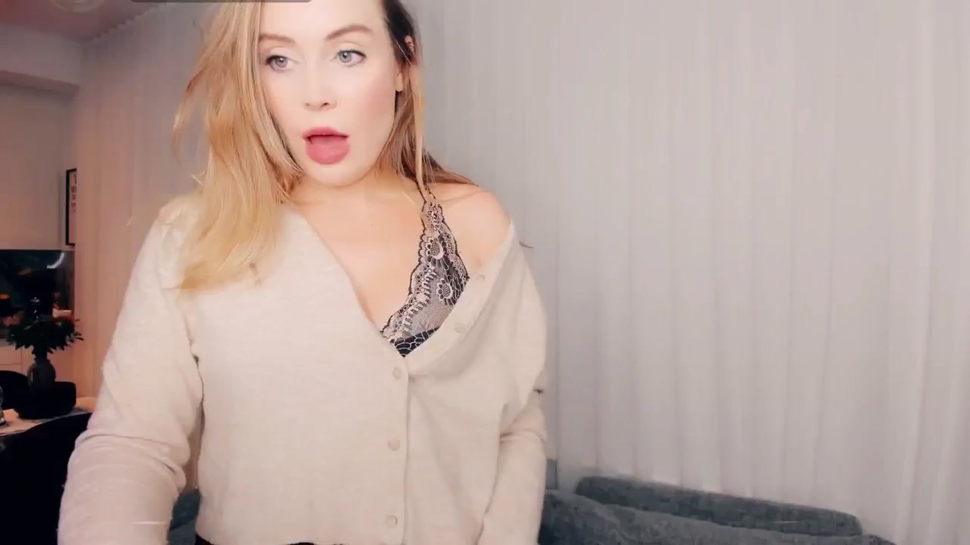 Gallery image thumbnail from NessaMoore's myfreecams stream on, 11/15/2024, 04:00 image 7 of 20