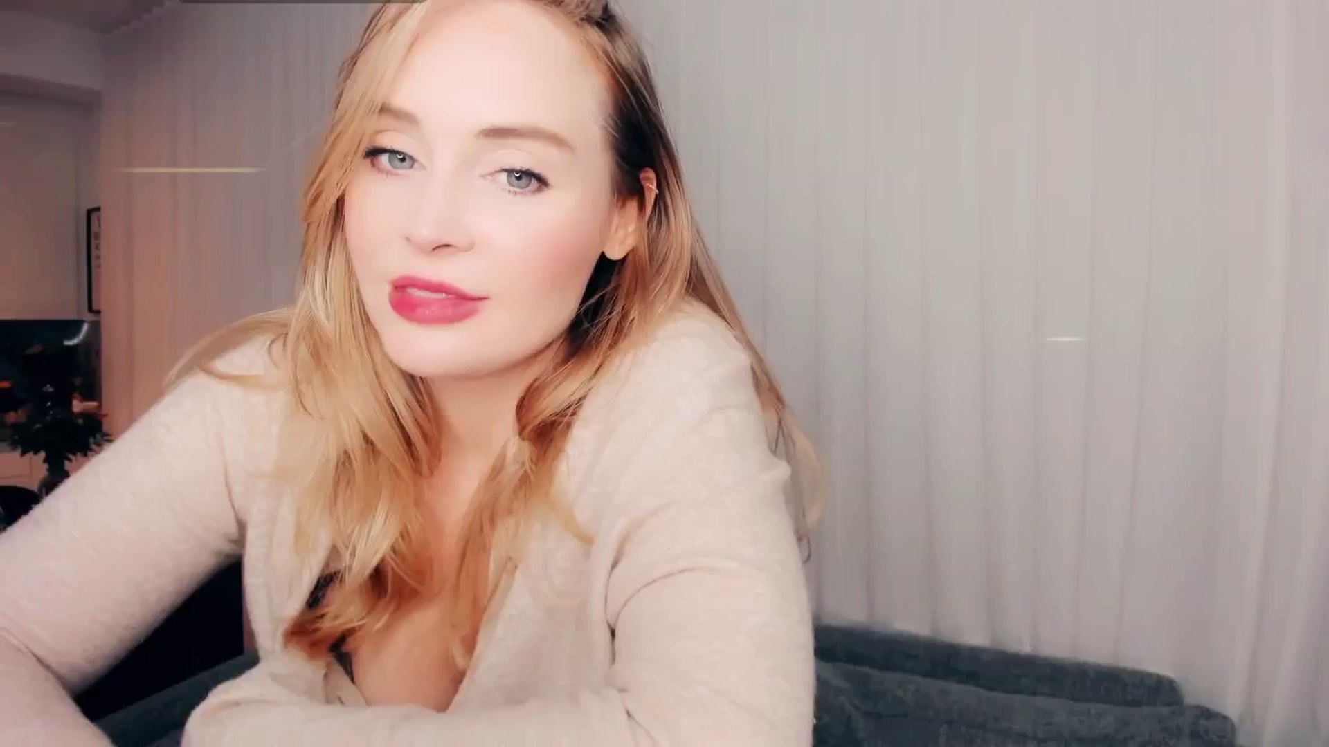 Gallery image thumbnail from NessaMoore's myfreecams stream on, 11/15/2024, 04:00 image 3 of 20