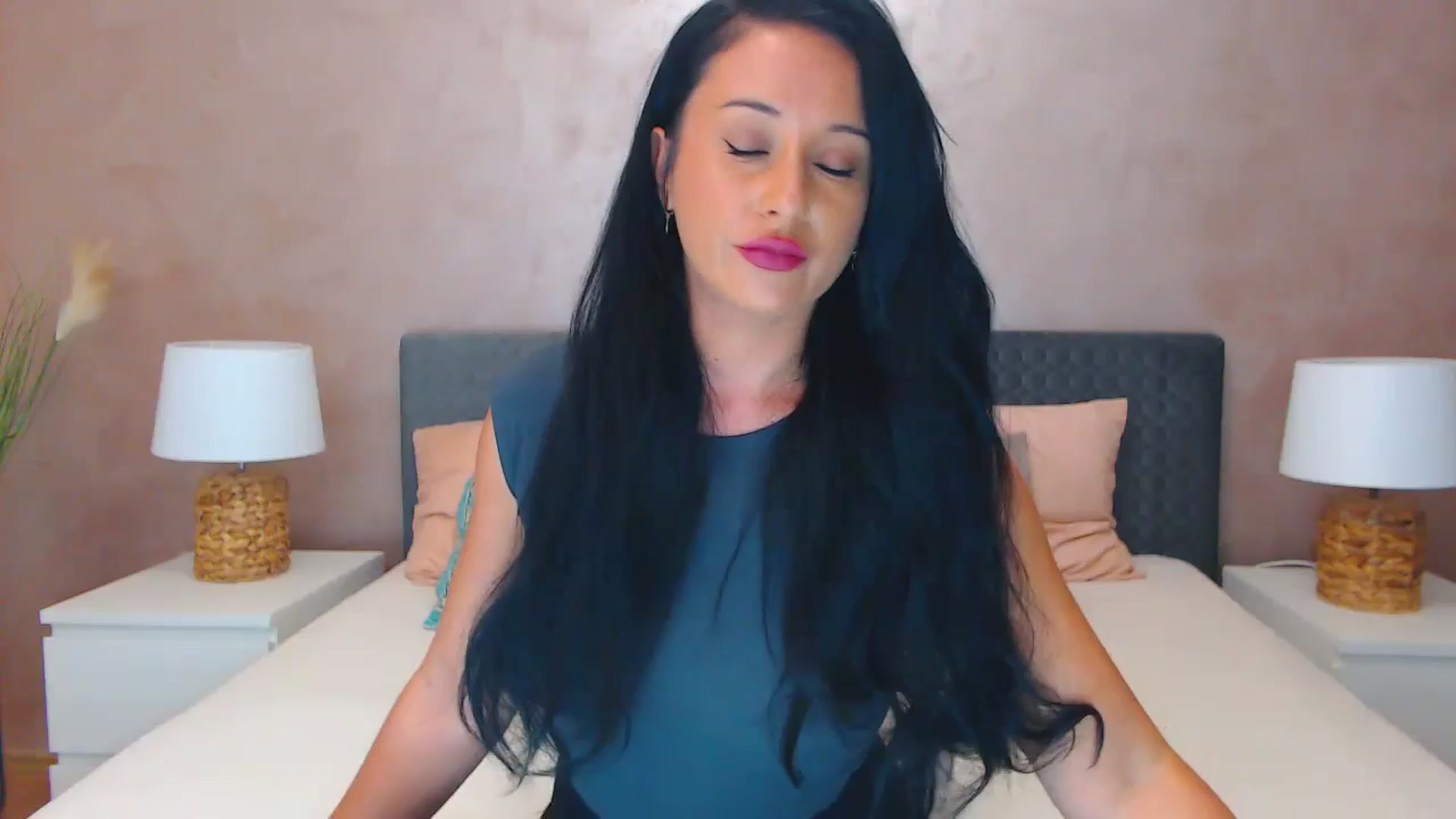 Gallery image thumbnail from NewGirl1's myfreecams stream on, 09/17/2024, 07:45 image 1 of 20