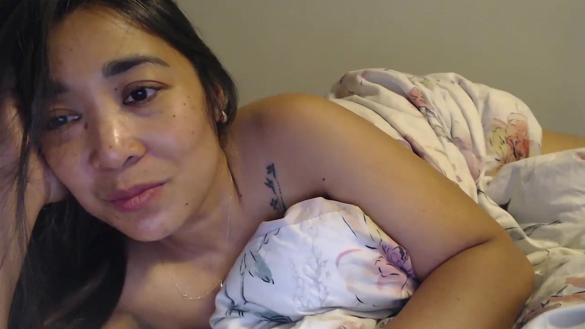Gallery image thumbnail from NewKristine23's myfreecams stream on, 04/19/2024, 10:20 image 13 of 20