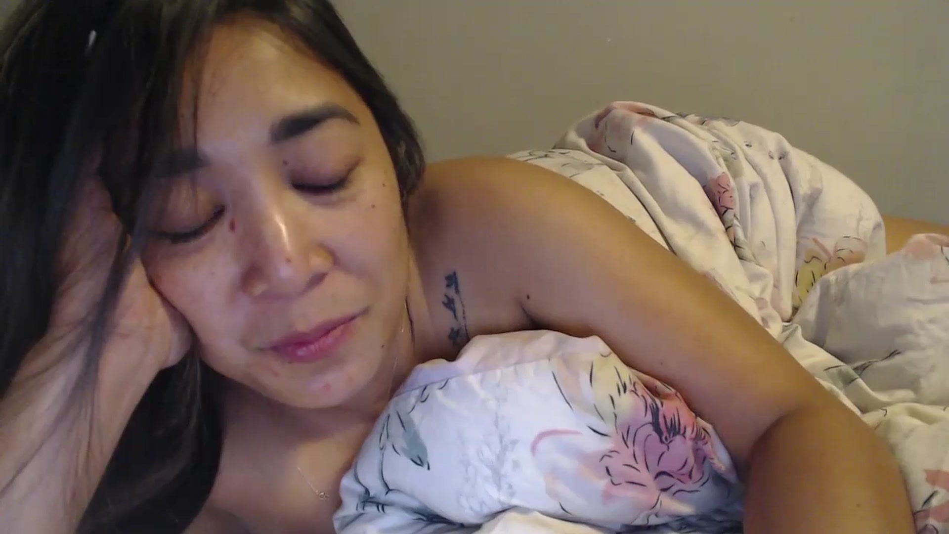 Gallery image thumbnail from NewKristine23's myfreecams stream on, 04/19/2024, 10:20 image 12 of 20