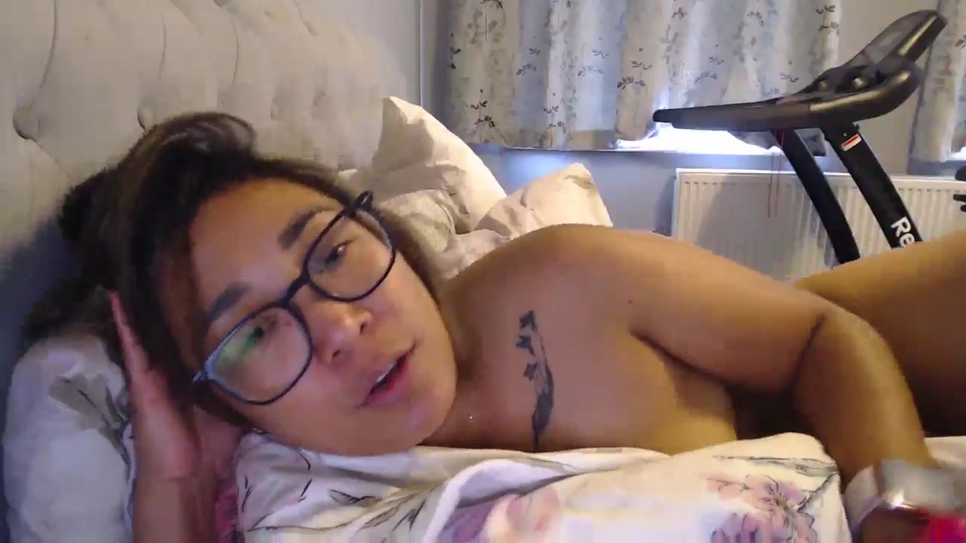 Gallery image thumbnail from NewKristine23's myfreecams stream on, 06/30/2024, 09:35 image 15 of 20