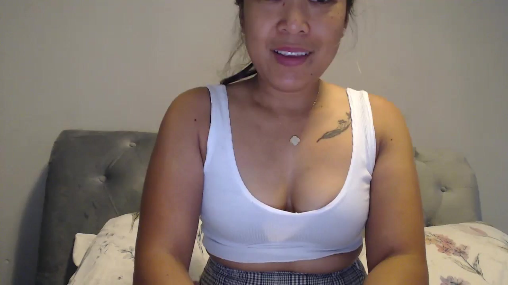 Gallery image thumbnail from NewKristine23's myfreecams stream on, 08/05/2024, 07:48 image 1 of 20