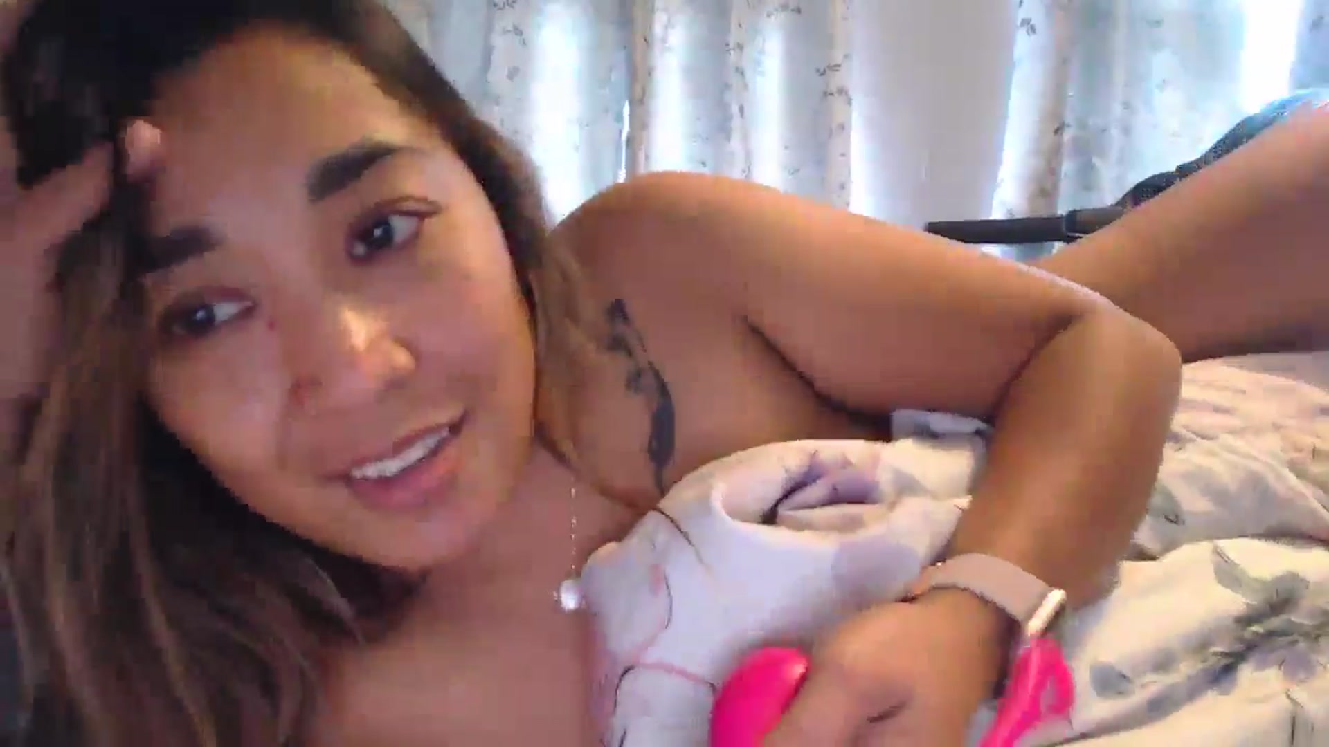 Gallery image thumbnail from NewKristine23's myfreecams stream on, 10/04/2024, 10:35 image 4 of 20