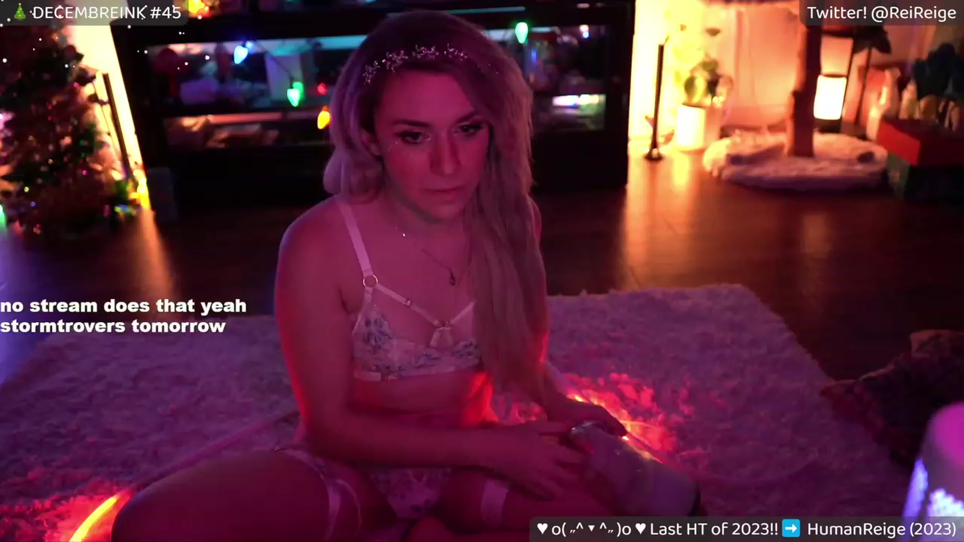 Gallery image thumbnail from NewYearBaby's myfreecams stream on, 01/01/2024, 11:18 image 10 of 20