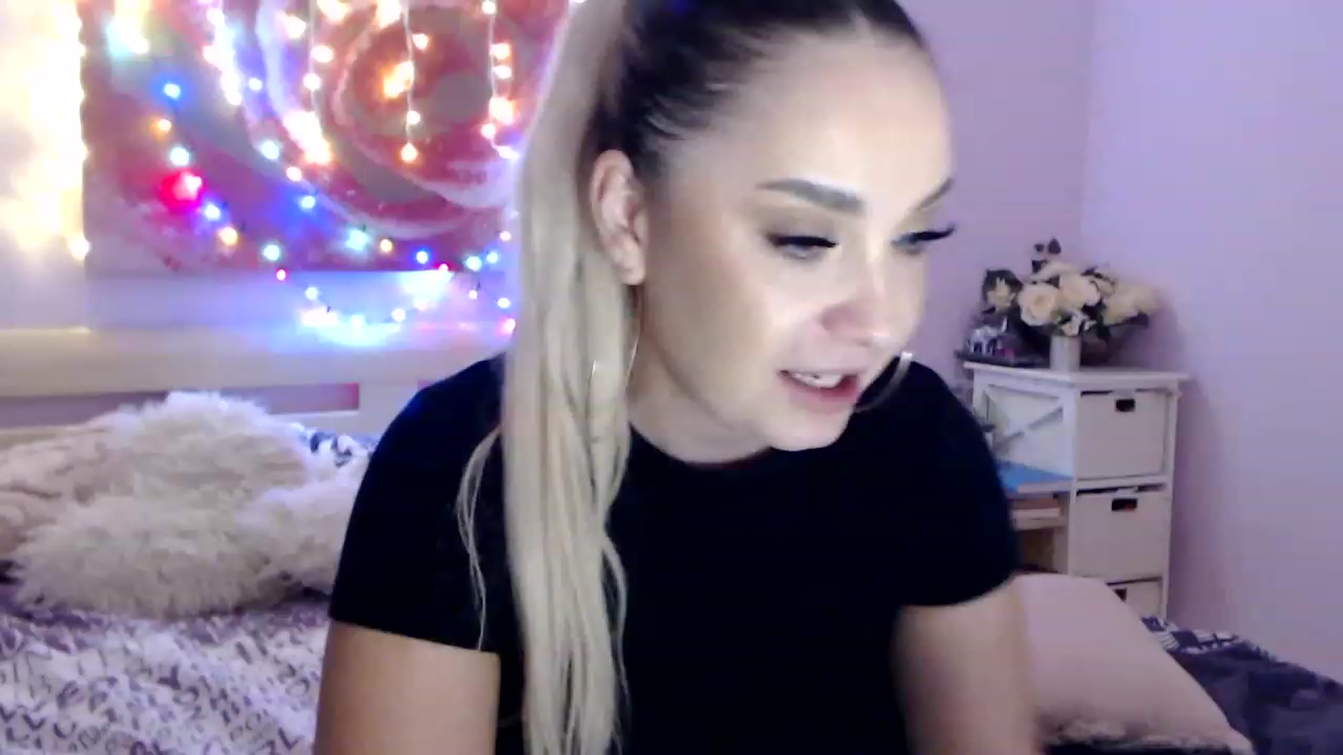 Gallery image thumbnail from New_Crinna's myfreecams stream on, 11/17/2022, 14:03 image 13 of 20