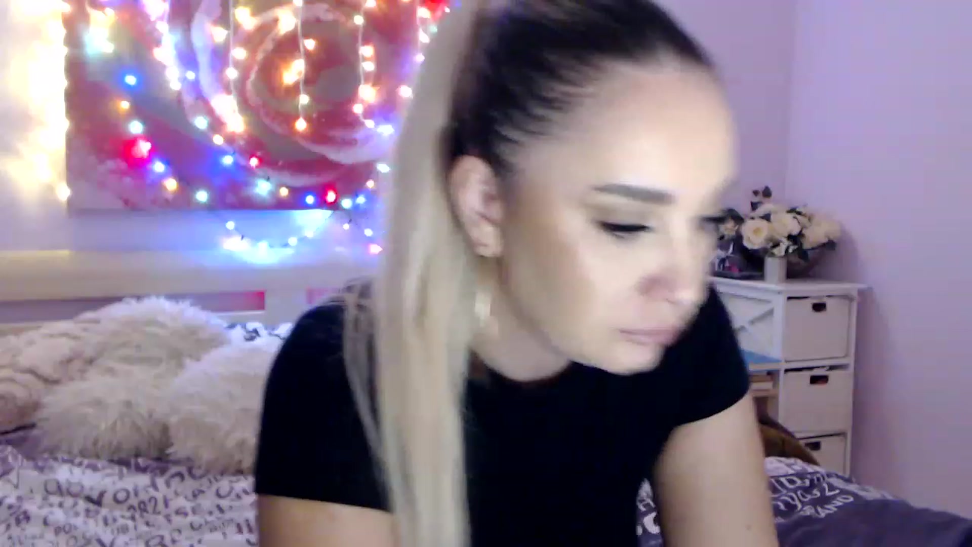 Gallery image thumbnail from New_Crinna's myfreecams stream on, 11/17/2022, 14:03 image 4 of 20