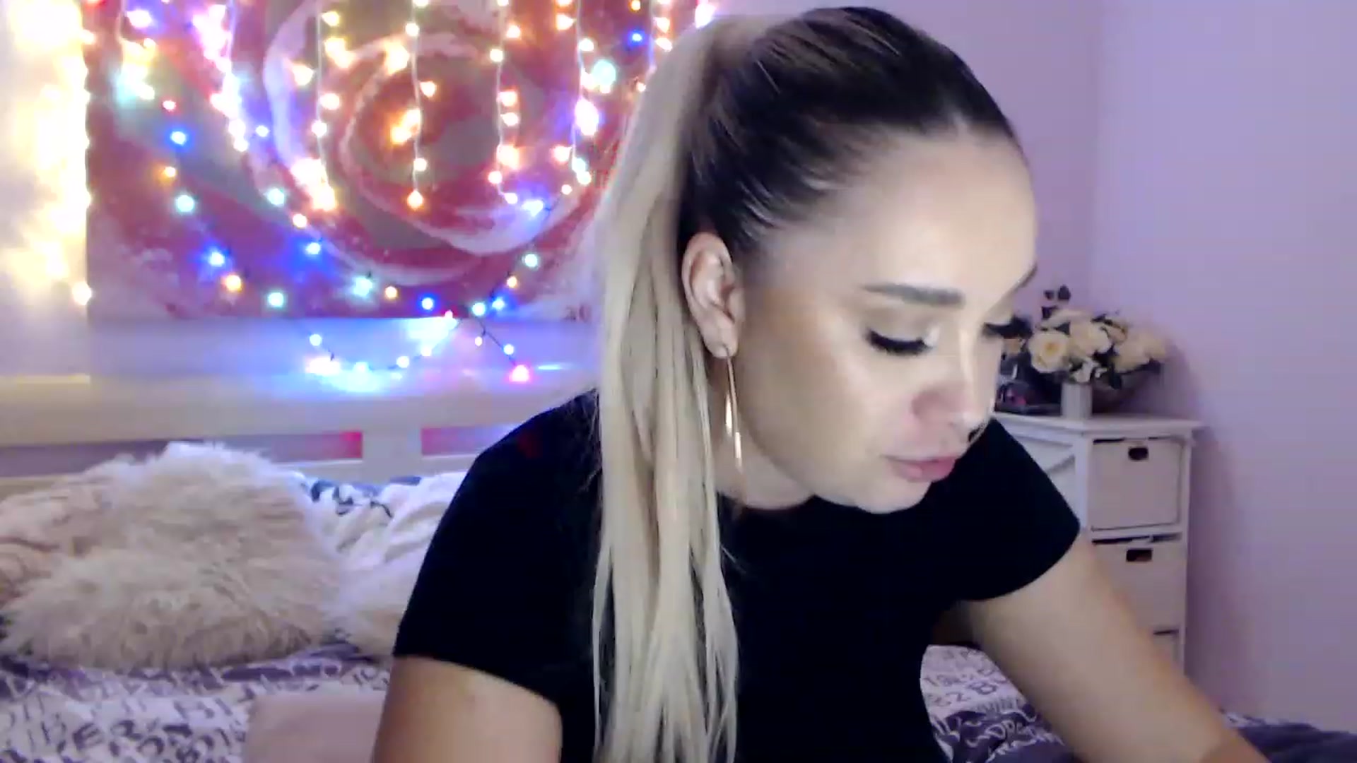 Gallery image thumbnail from New_Crinna's myfreecams stream on, 11/17/2022, 14:03 image 18 of 20