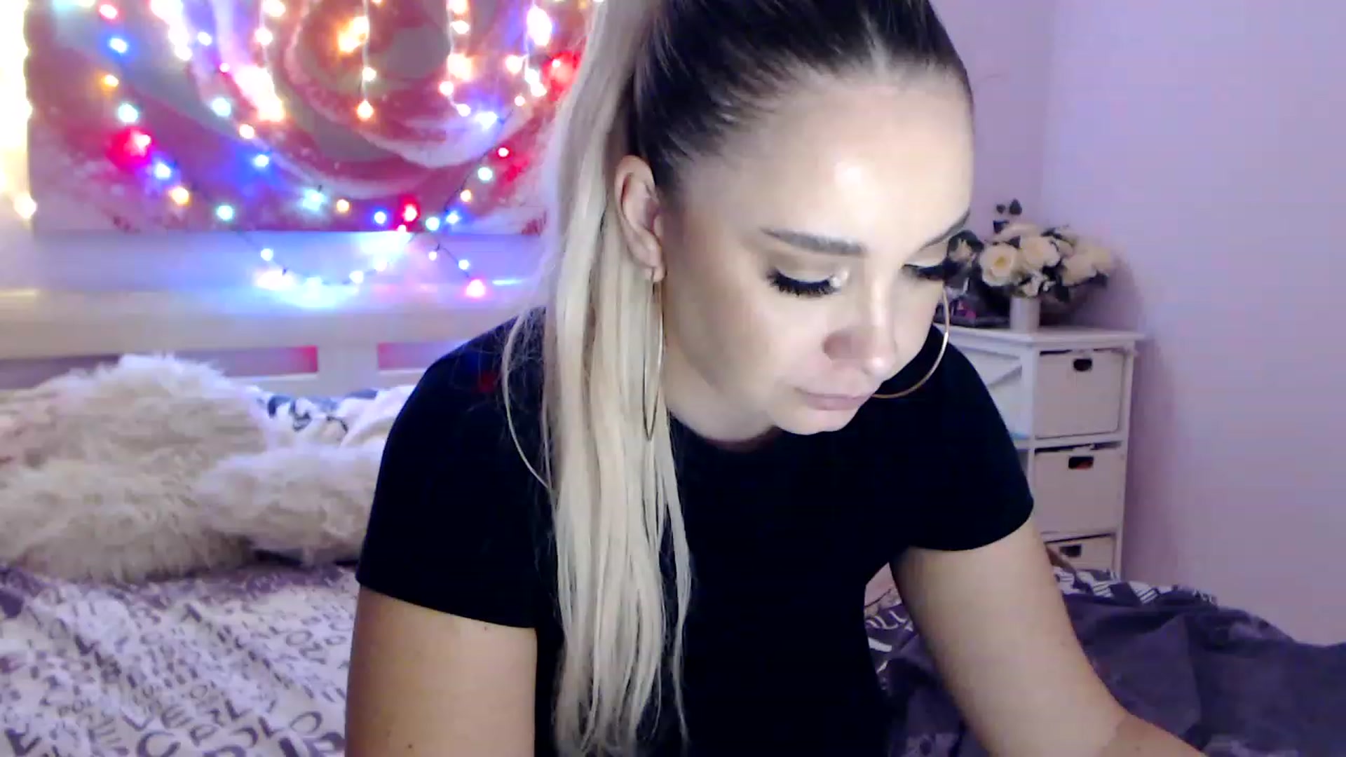 Gallery image thumbnail from New_Crinna's myfreecams stream on, 11/17/2022, 14:03 image 9 of 20
