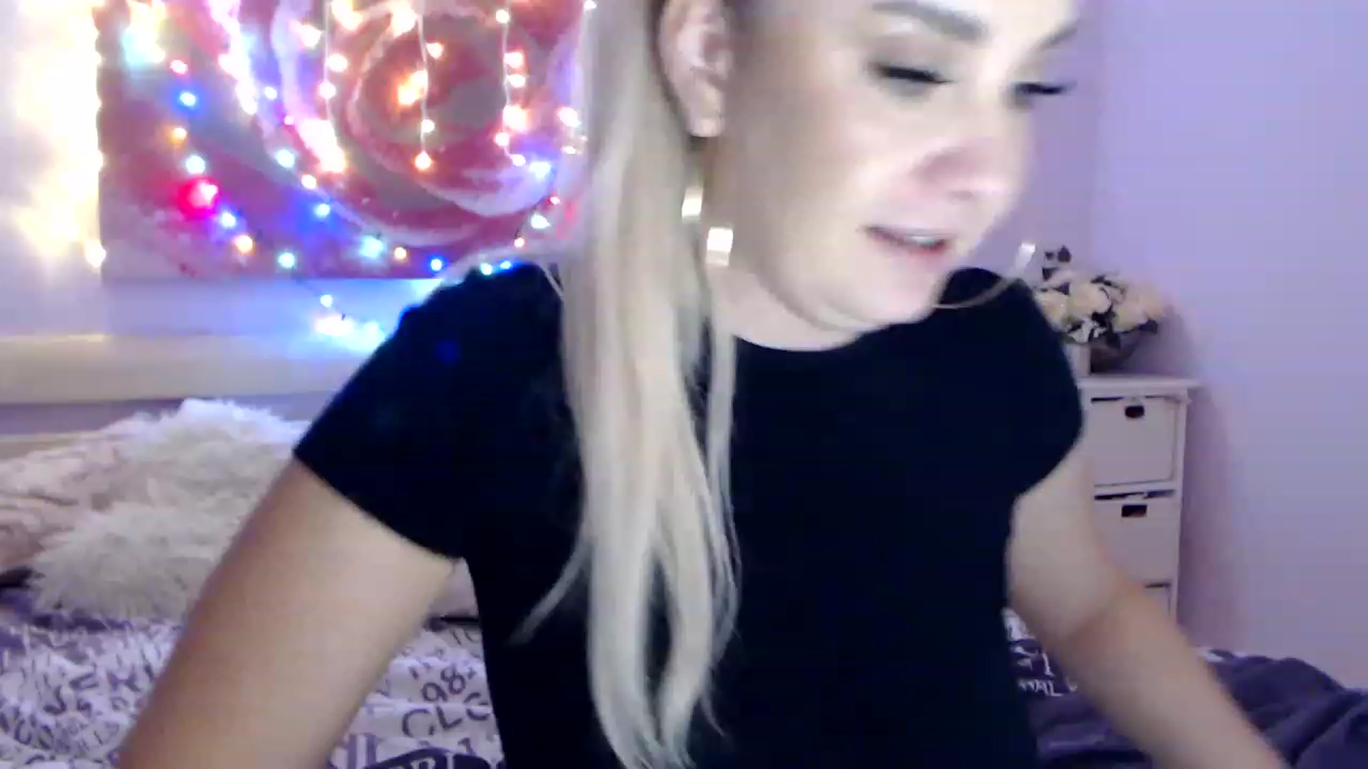Gallery image thumbnail from New_Crinna's myfreecams stream on, 11/17/2022, 14:03 image 16 of 20
