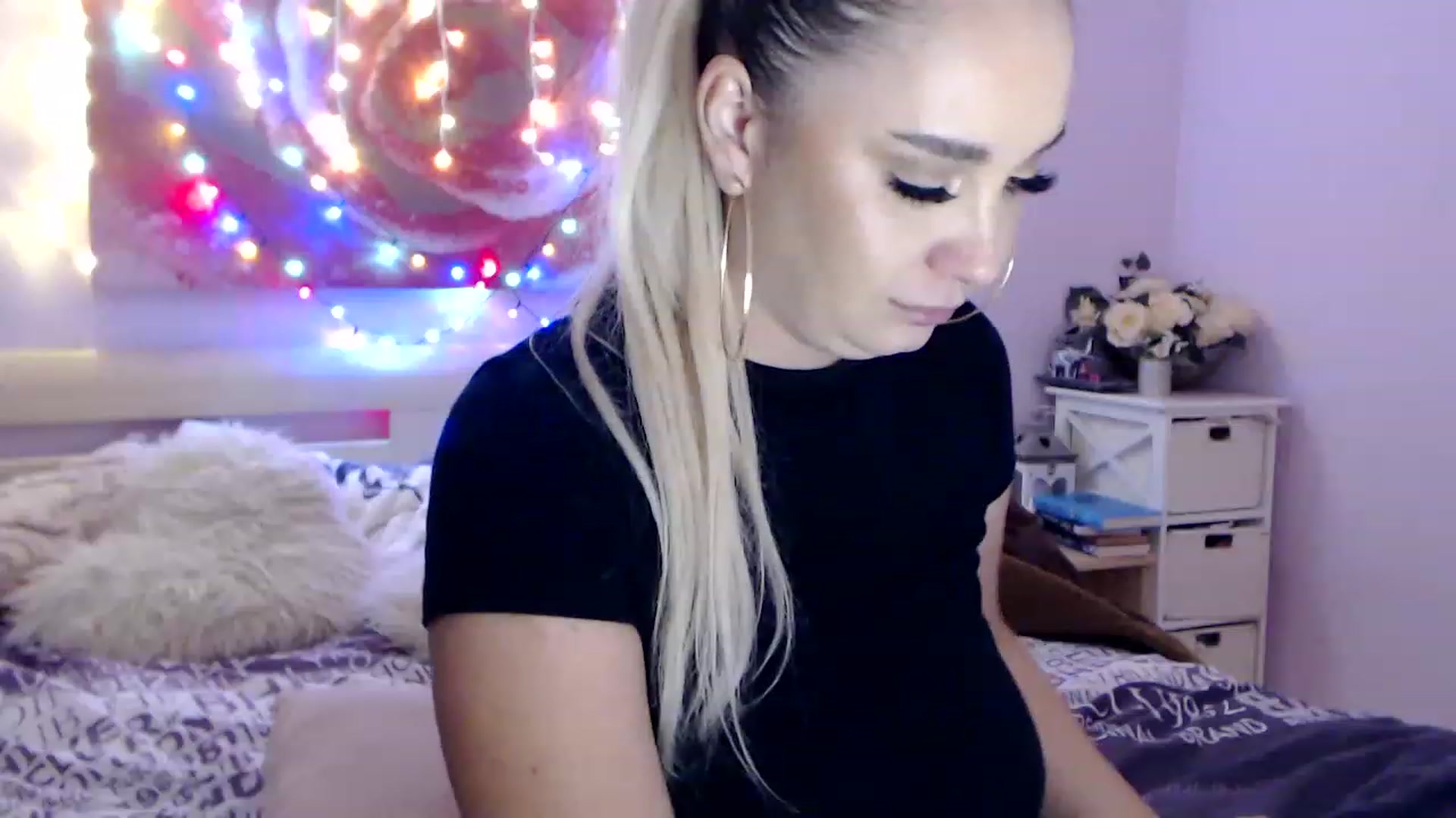 Gallery image thumbnail from New_Crinna's myfreecams stream on, 11/17/2022, 14:03 image 19 of 20