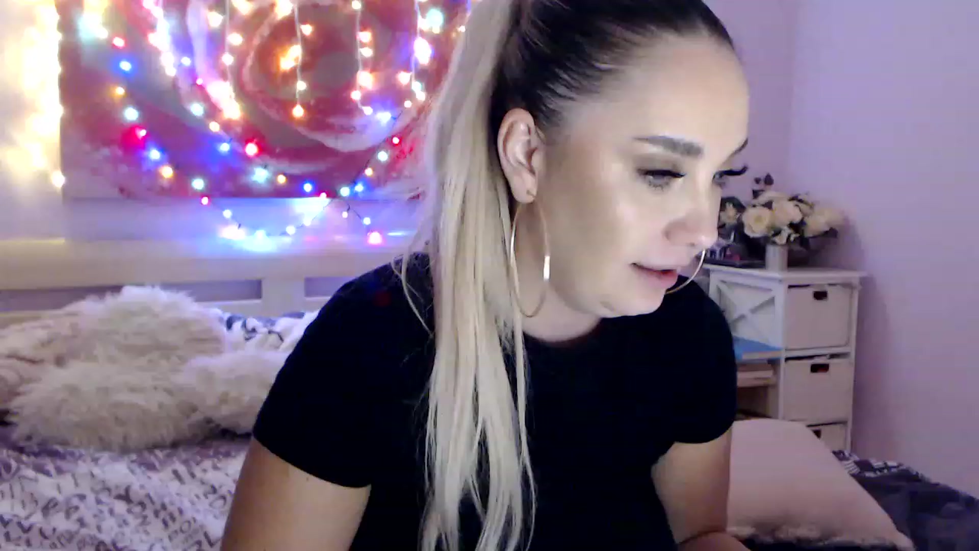 Gallery image thumbnail from New_Crinna's myfreecams stream on, 11/17/2022, 14:03 image 12 of 20