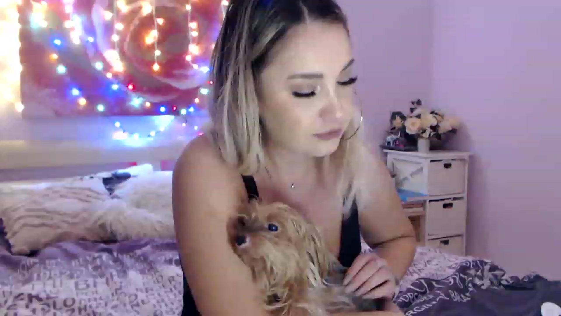 Gallery image thumbnail from New_Crinna's myfreecams stream on, 11/18/2022, 13:39 image 9 of 20