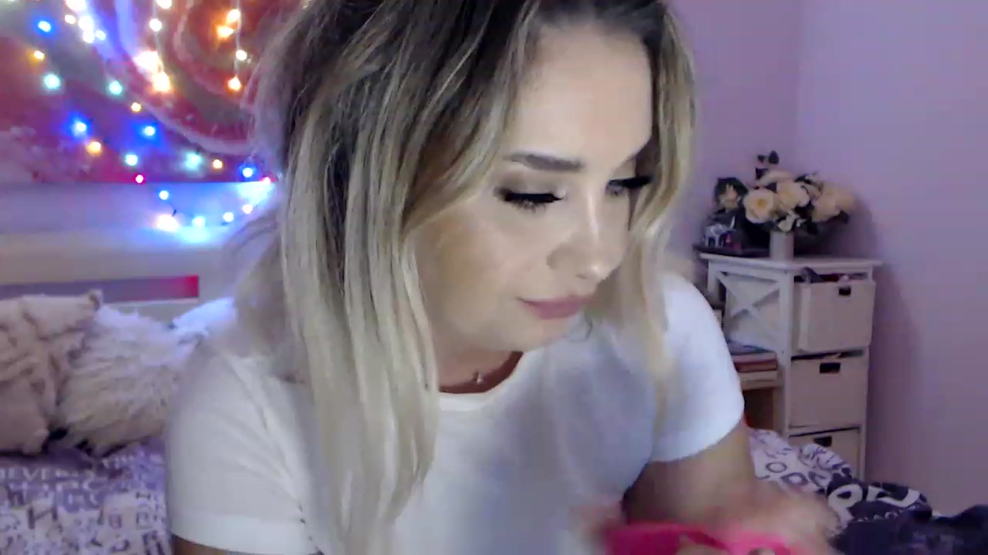 Gallery image thumbnail from New_Crinna's myfreecams stream on, 11/21/2022, 11:57 image 19 of 20