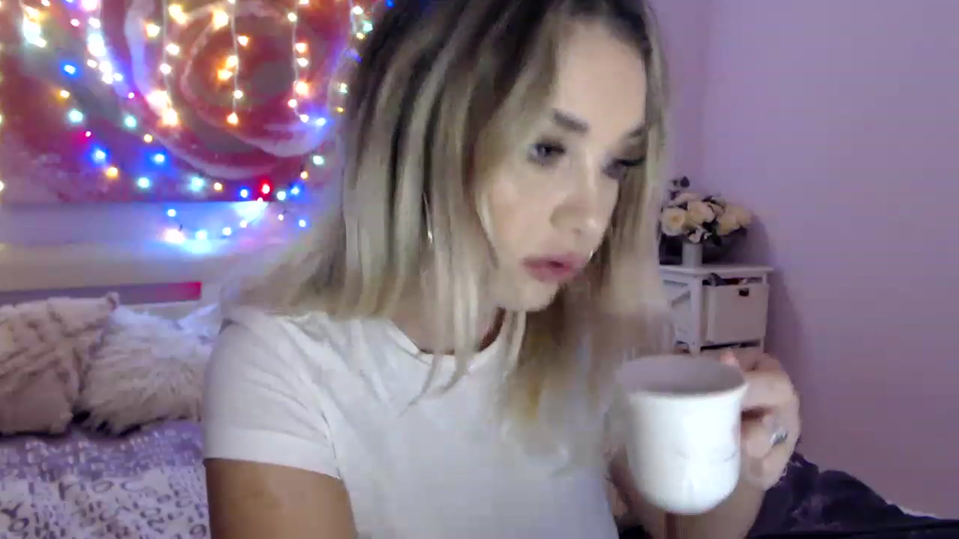 Gallery image thumbnail from New_Crinna's myfreecams stream on, 11/21/2022, 11:57 image 16 of 20
