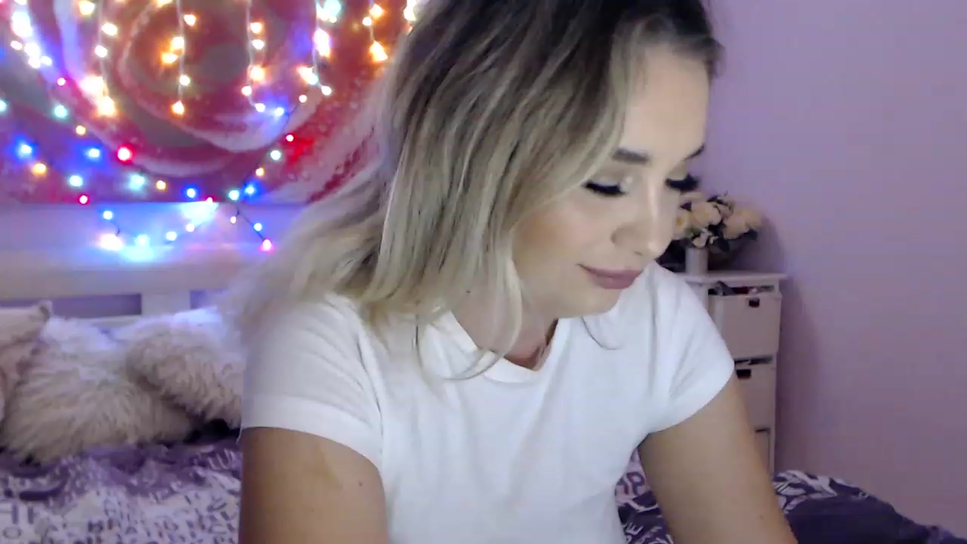 Gallery image thumbnail from New_Crinna's myfreecams stream on, 11/21/2022, 11:57 image 4 of 20