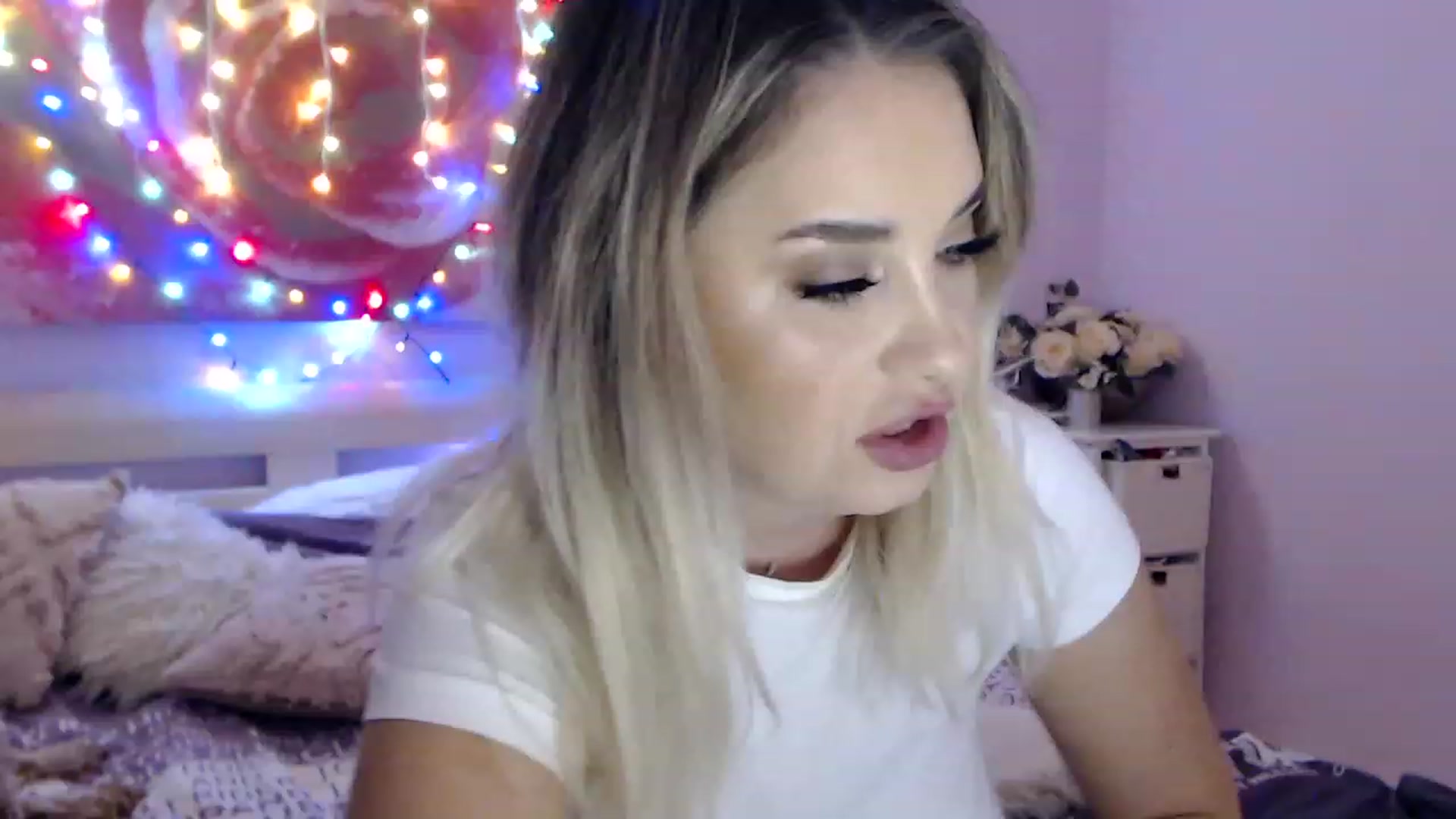 Gallery image thumbnail from New_Crinna's myfreecams stream on, 11/21/2022, 11:57 image 11 of 20