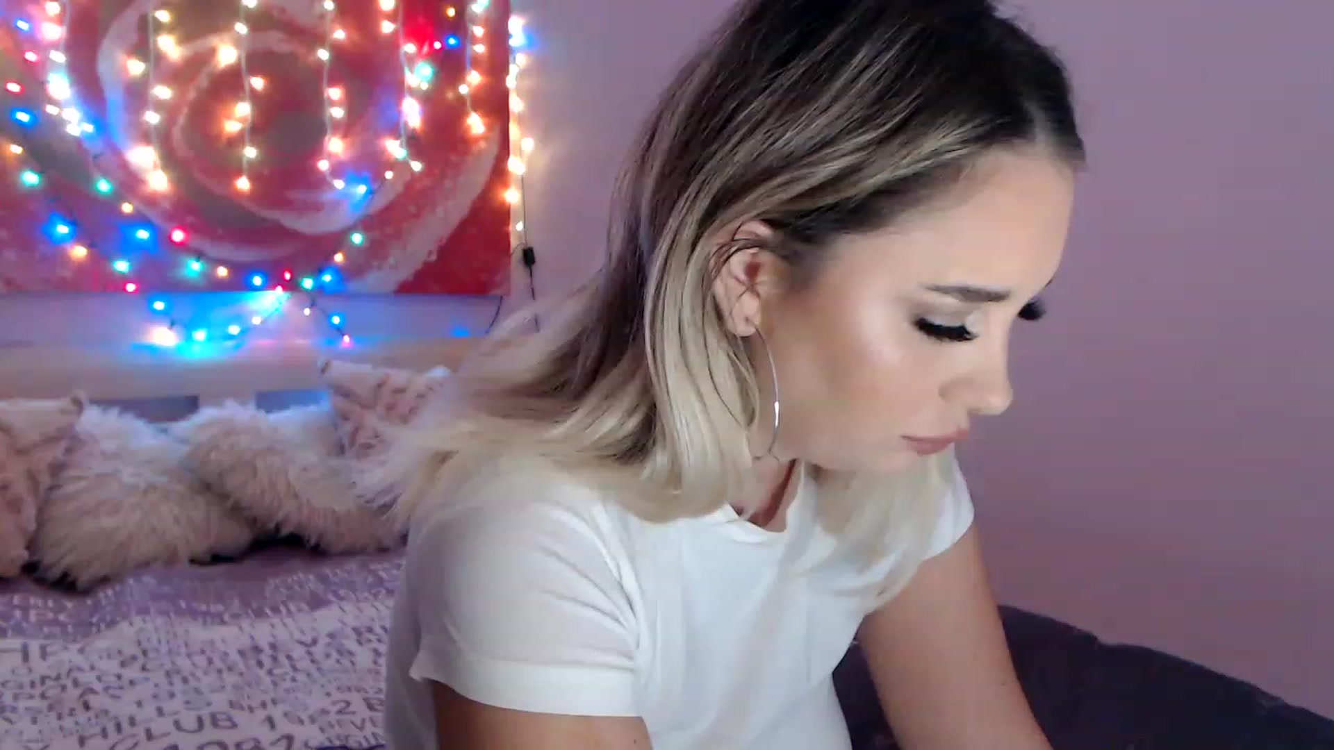 Gallery image thumbnail from New_Crinna's myfreecams stream on, 11/21/2022, 11:57 image 1 of 20