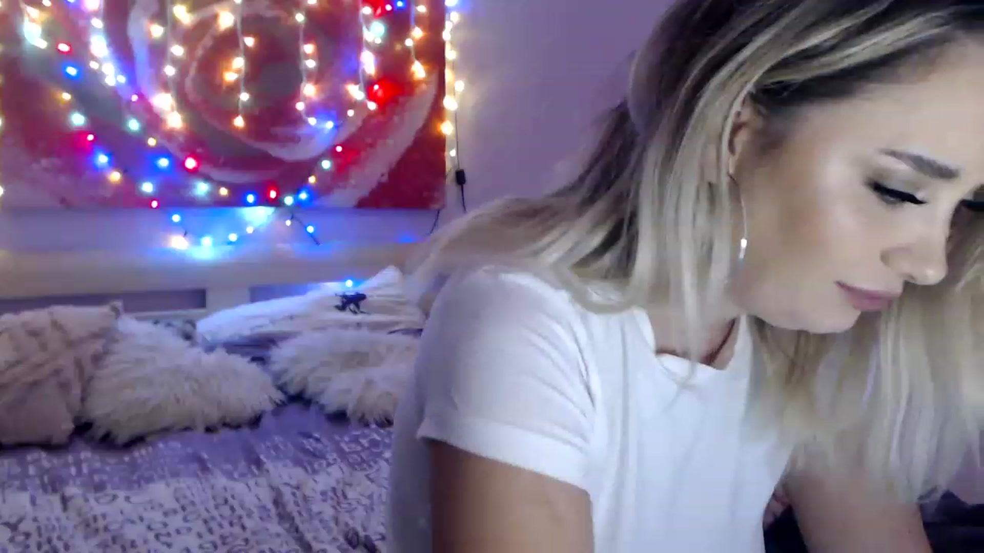 Gallery image thumbnail from New_Crinna's myfreecams stream on, 11/21/2022, 11:57 image 15 of 20