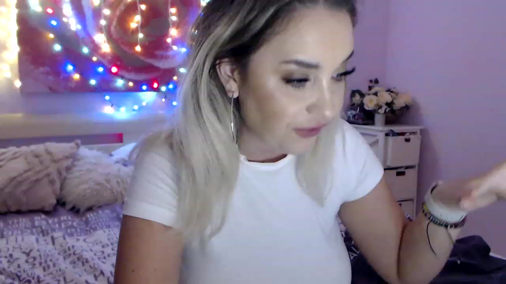 Gallery image thumbnail from New_Crinna's myfreecams stream on, 11/21/2022, 13:32 image 6 of 20