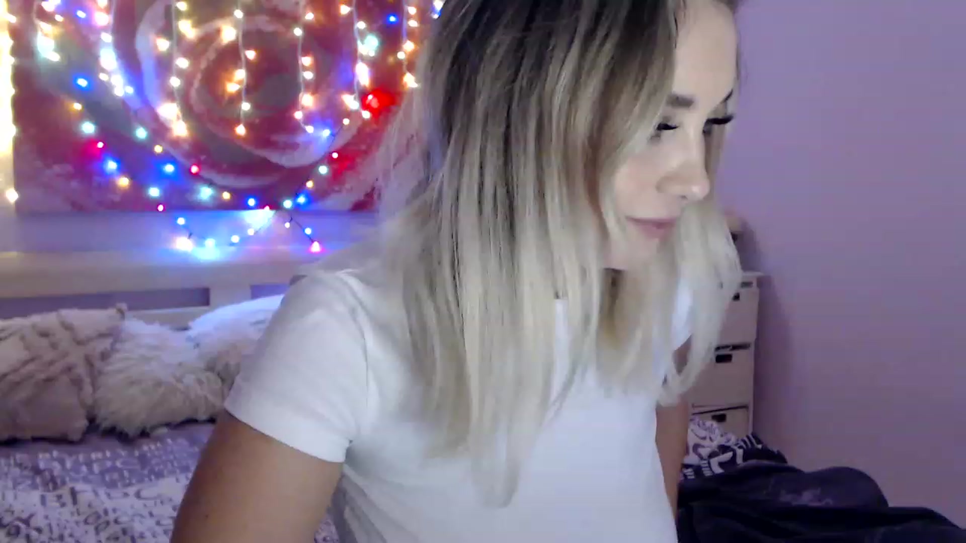 Gallery image thumbnail from New_Crinna's myfreecams stream on, 11/21/2022, 13:32 image 18 of 20