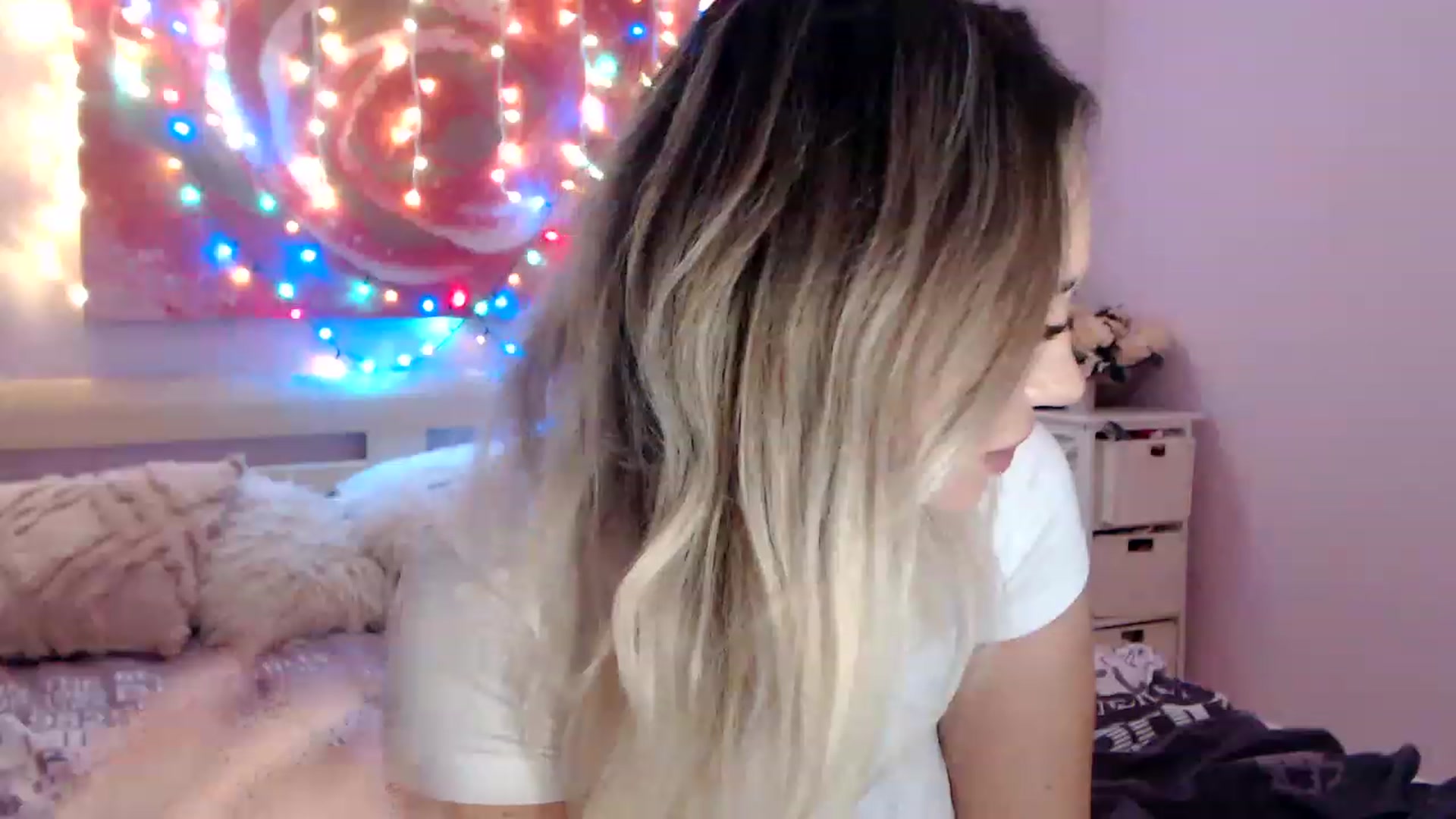 Gallery image thumbnail from New_Crinna's myfreecams stream on, 11/21/2022, 13:32 image 14 of 20