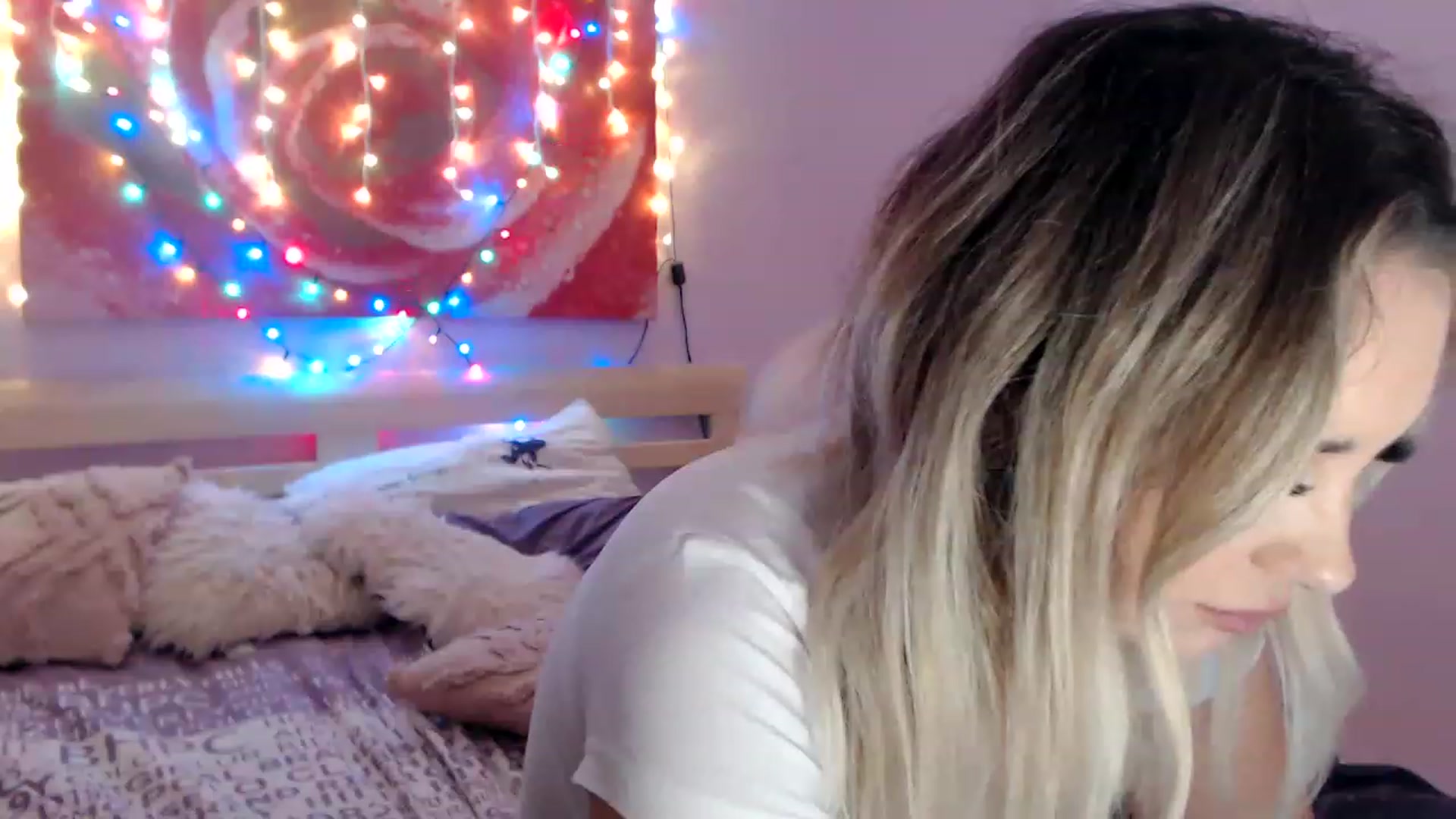 Gallery image thumbnail from New_Crinna's myfreecams stream on, 11/21/2022, 13:32 image 17 of 20