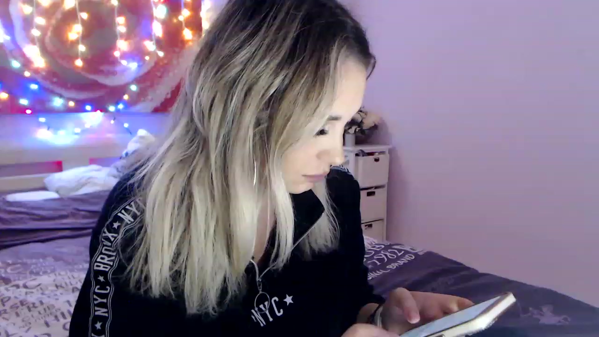Gallery image thumbnail from New_Crinna's myfreecams stream on, 11/22/2022, 13:52 image 1 of 20