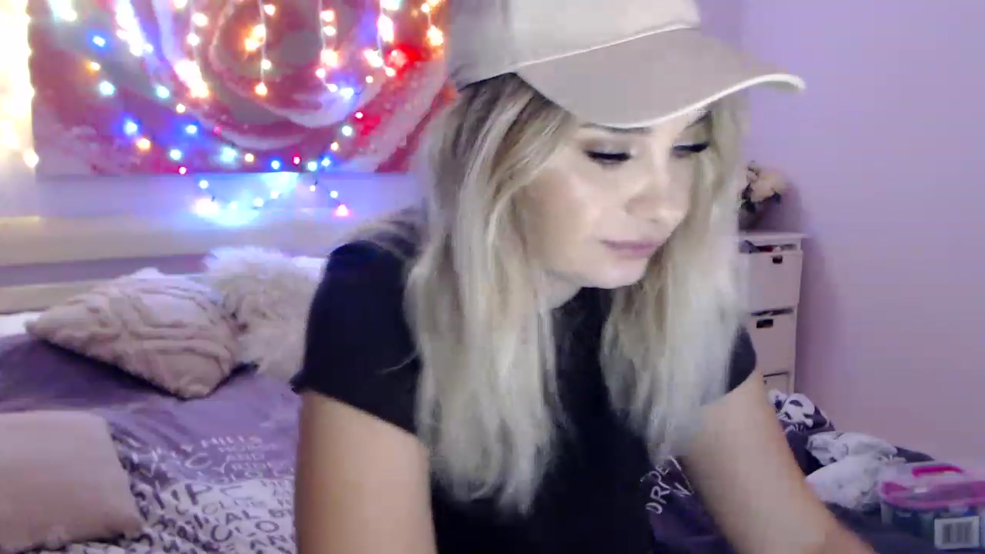 Gallery image thumbnail from New_Crinna's myfreecams stream on, 11/22/2022, 13:52 image 17 of 20