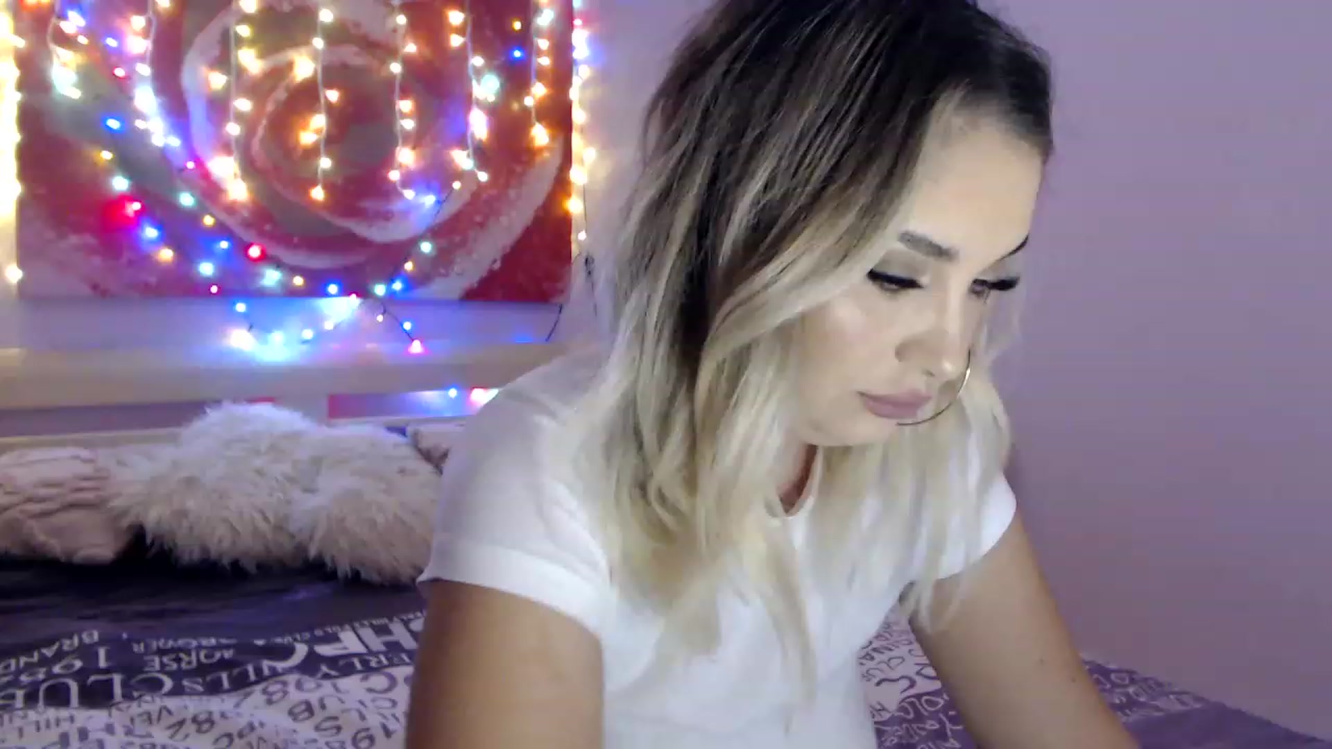 Gallery image thumbnail from New_Crinna's myfreecams stream on, 11/23/2022, 08:45 image 8 of 20