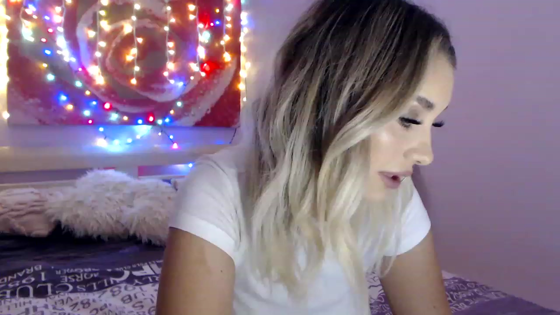 Gallery image thumbnail from New_Crinna's myfreecams stream on, 11/23/2022, 08:45 image 7 of 20